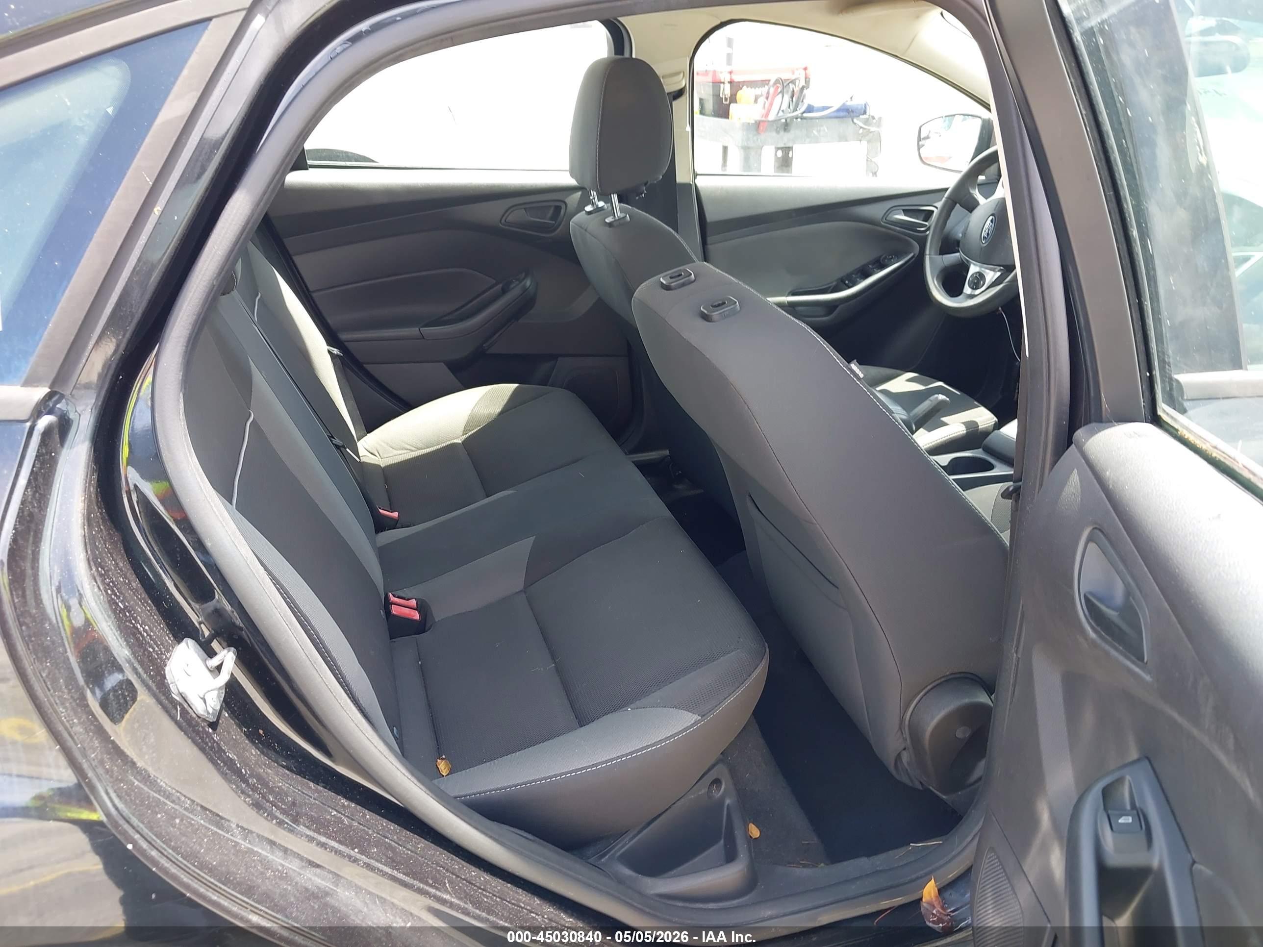 FORD FOCUS image 8
