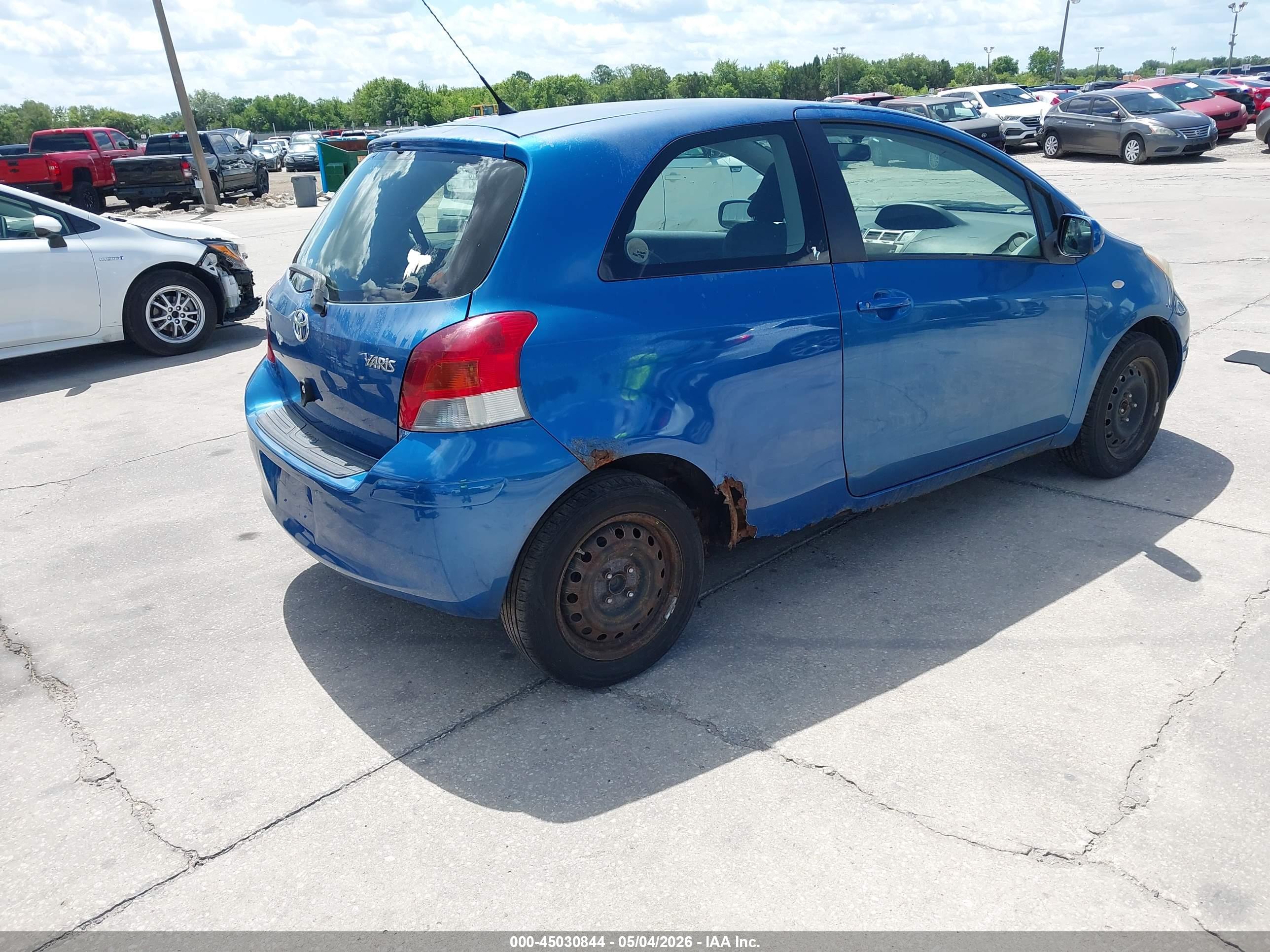 TOYOTA YARIS image 4