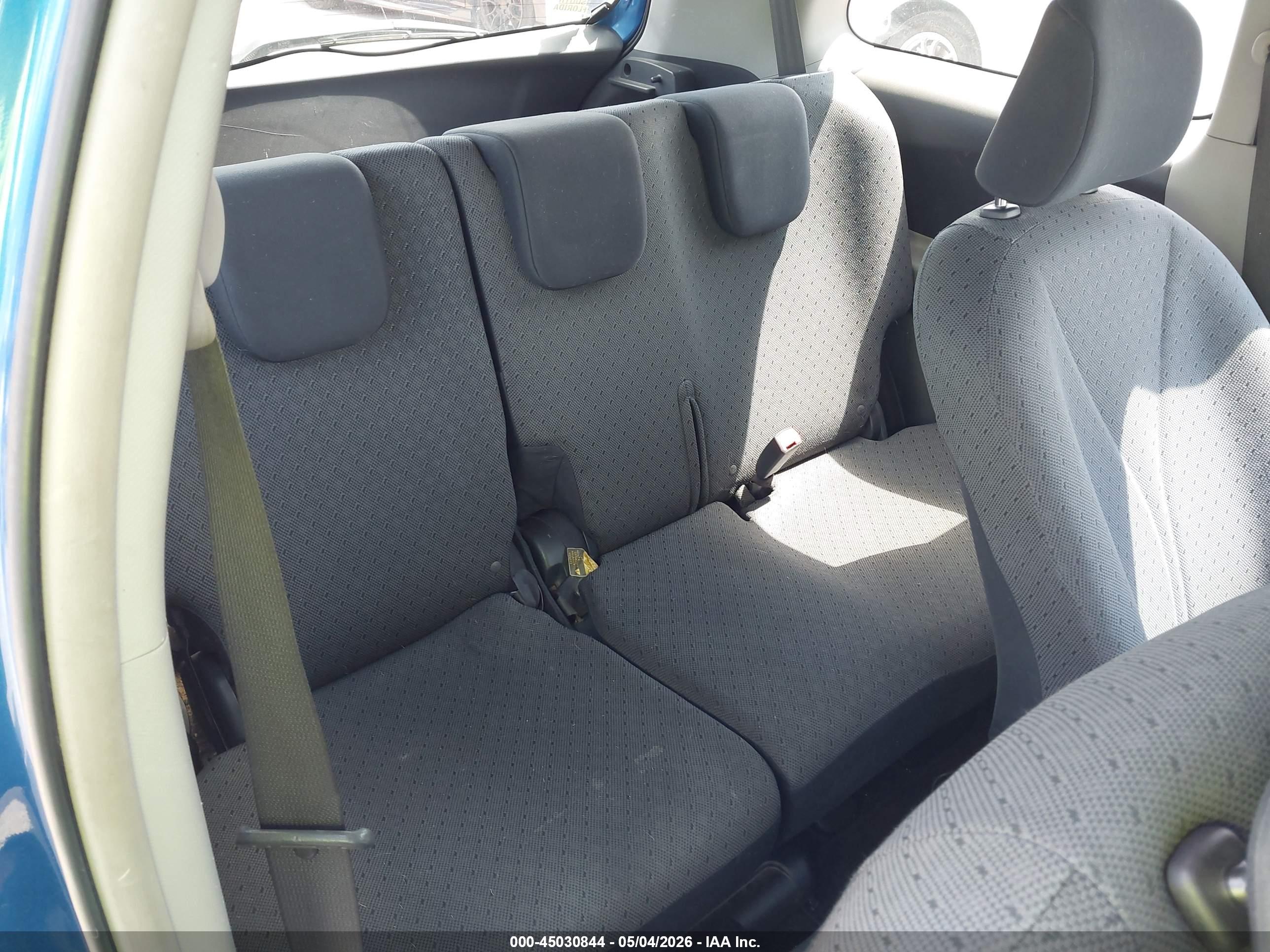 TOYOTA YARIS image 8