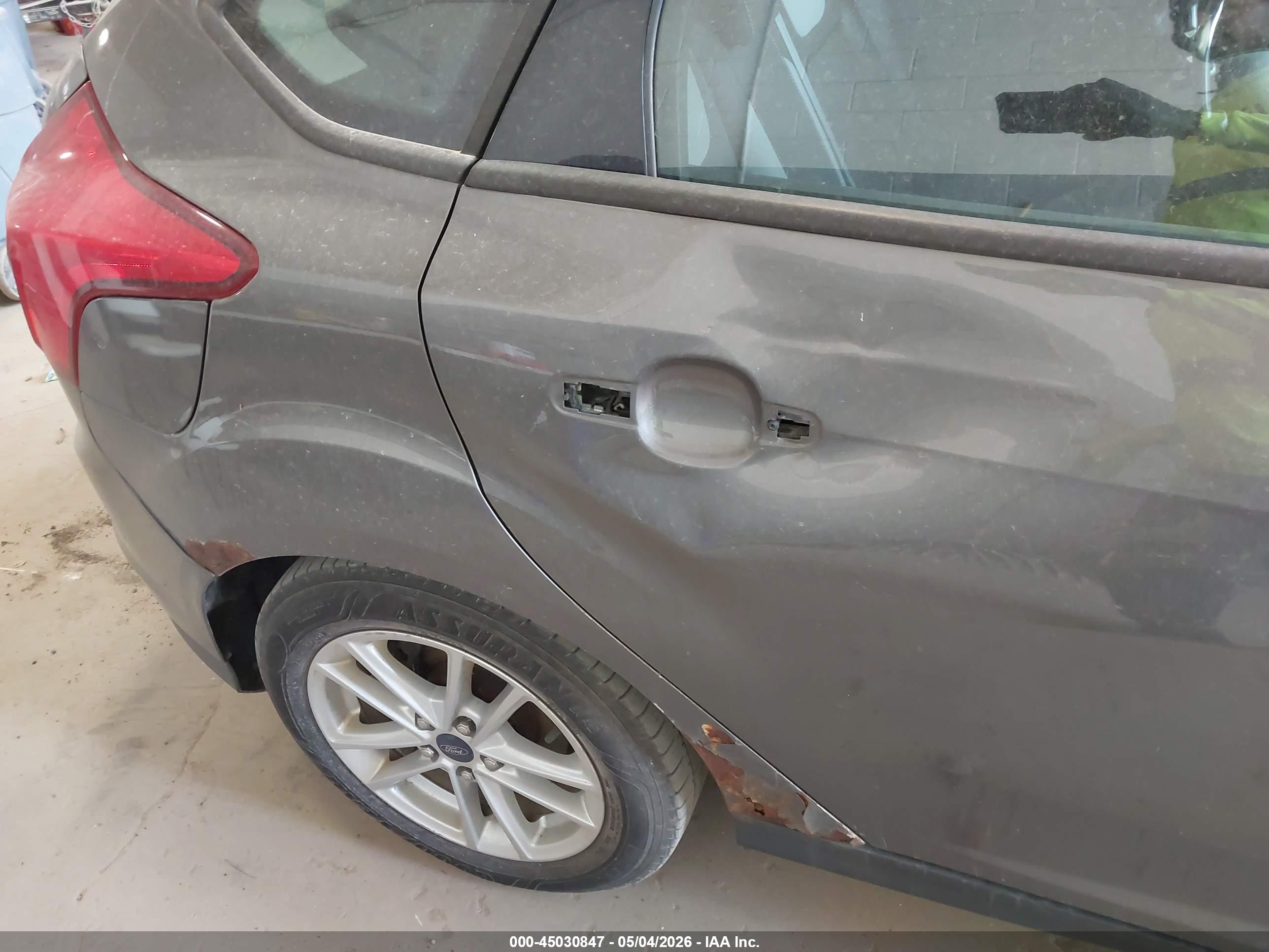 FORD FOCUS image 6