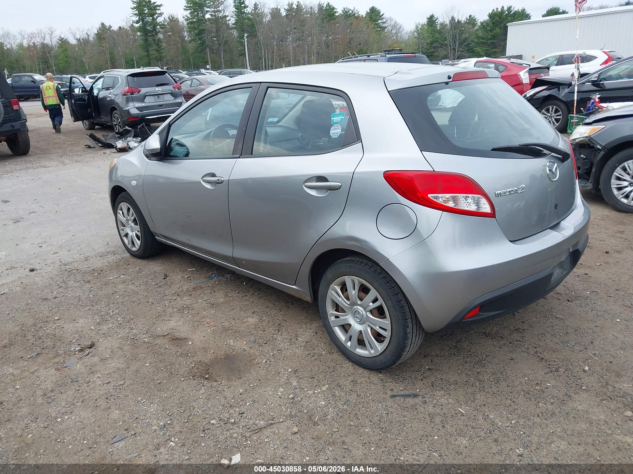 MAZDA MAZDA2 image 3