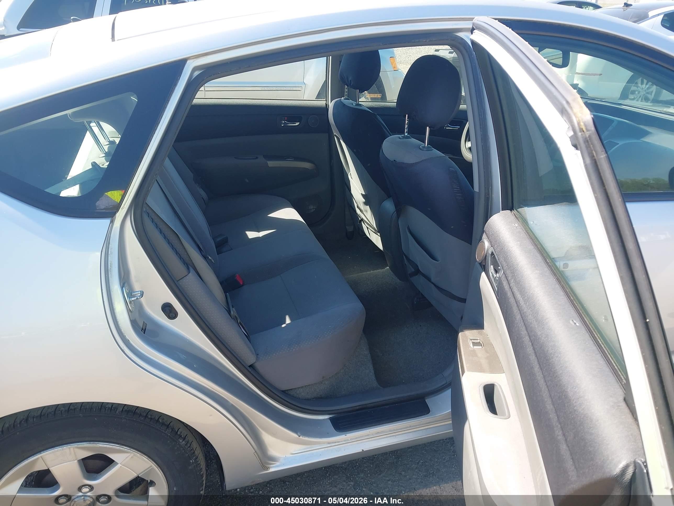 TOYOTA PRIUS image 8