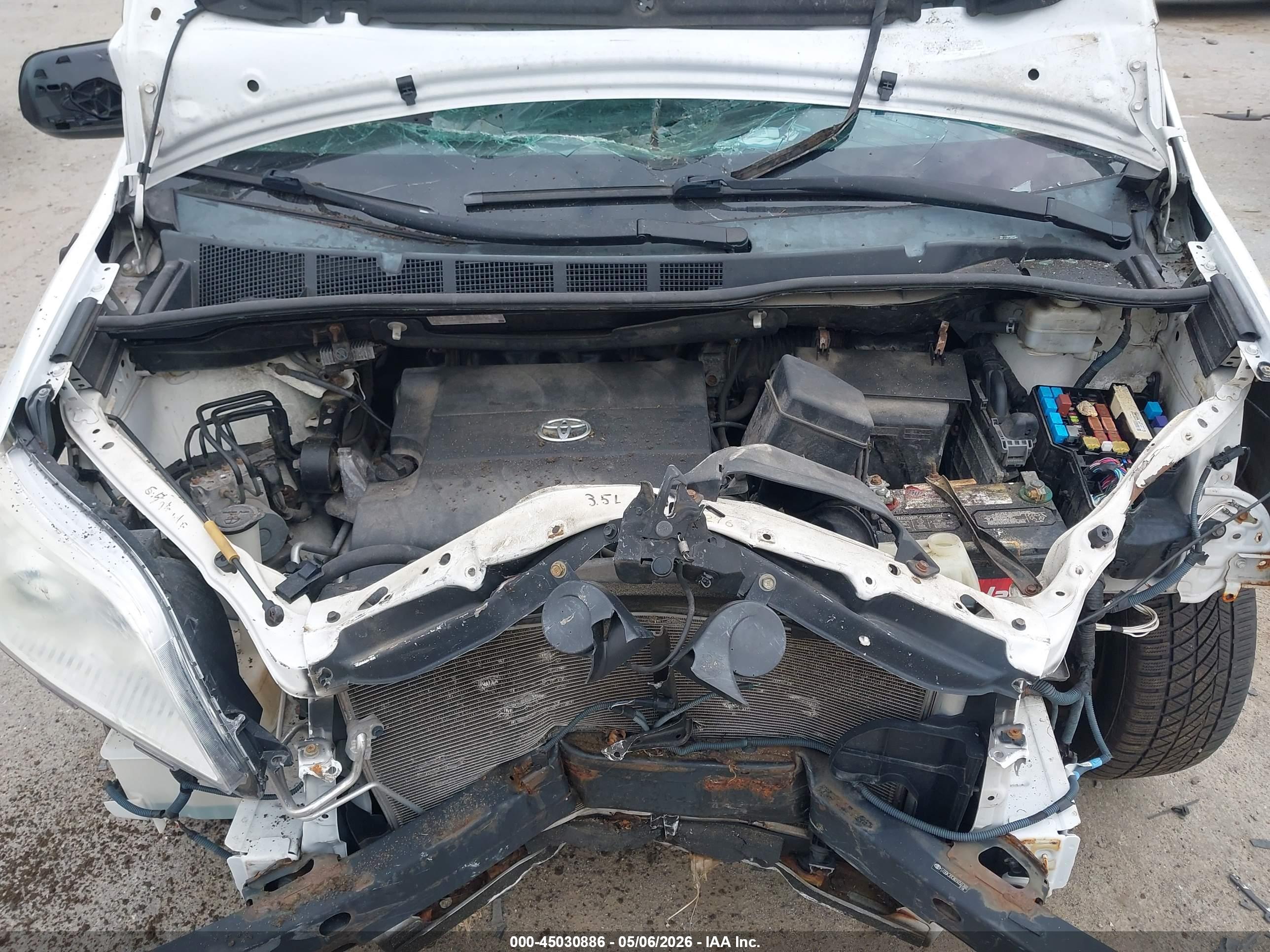 TOYOTA SIENNA image 10