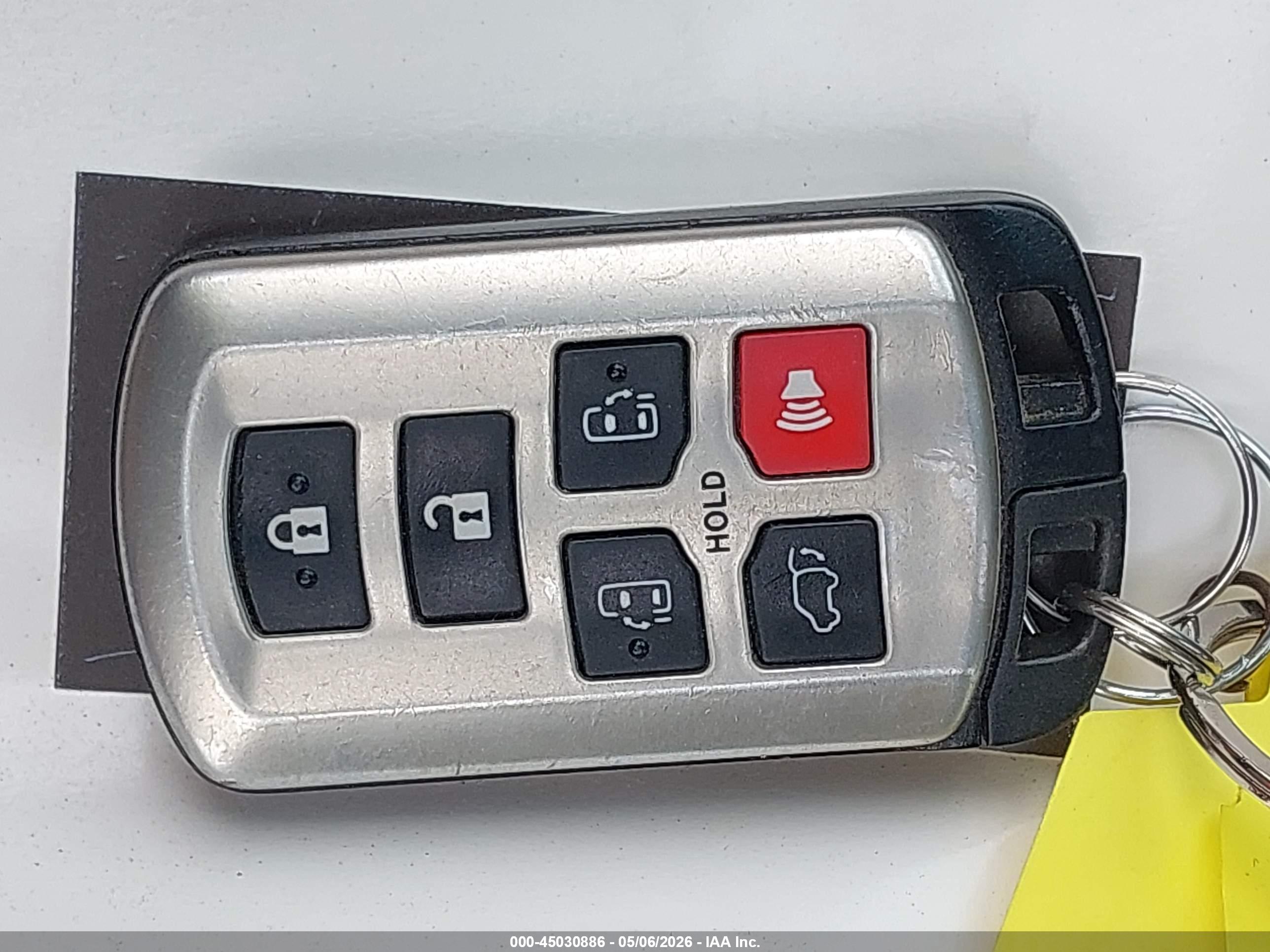 TOYOTA SIENNA image 11