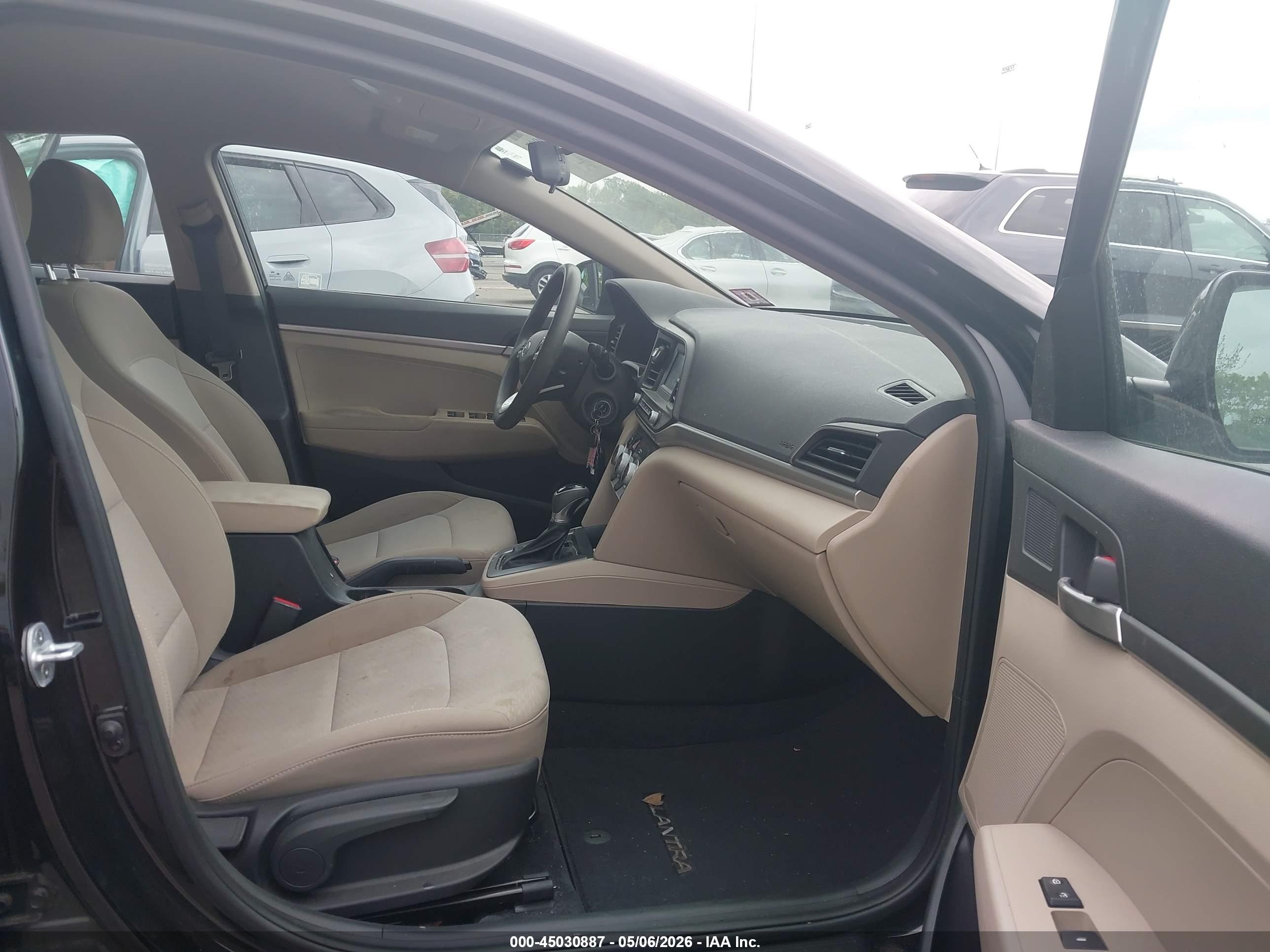 HYUNDAI ELANTRA image 5