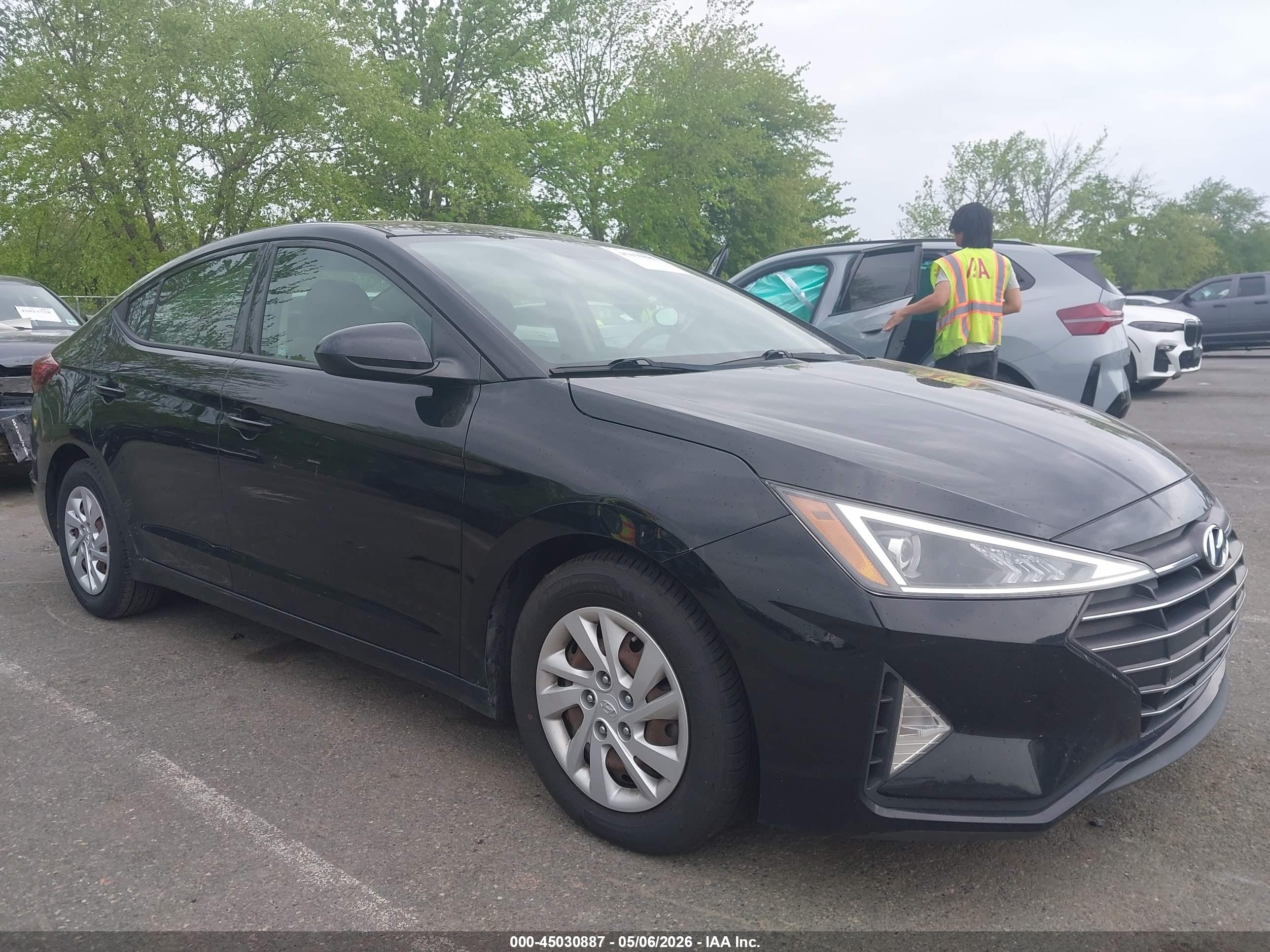 HYUNDAI ELANTRA image 6