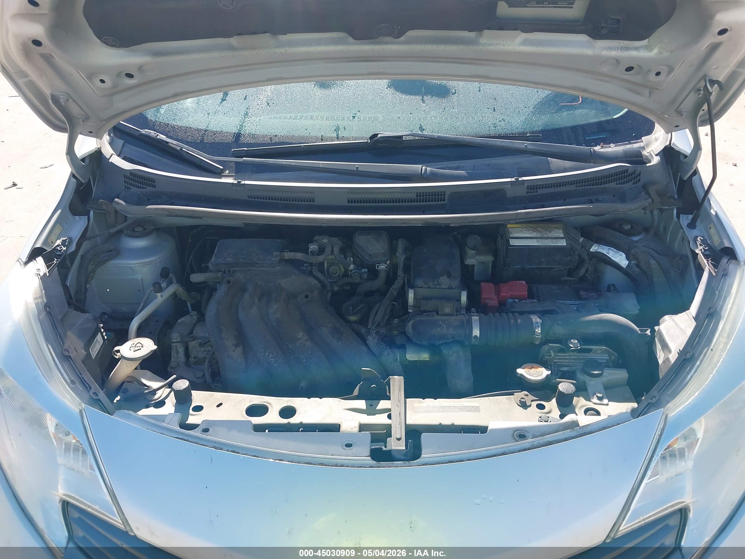NISSAN VERSA image 10