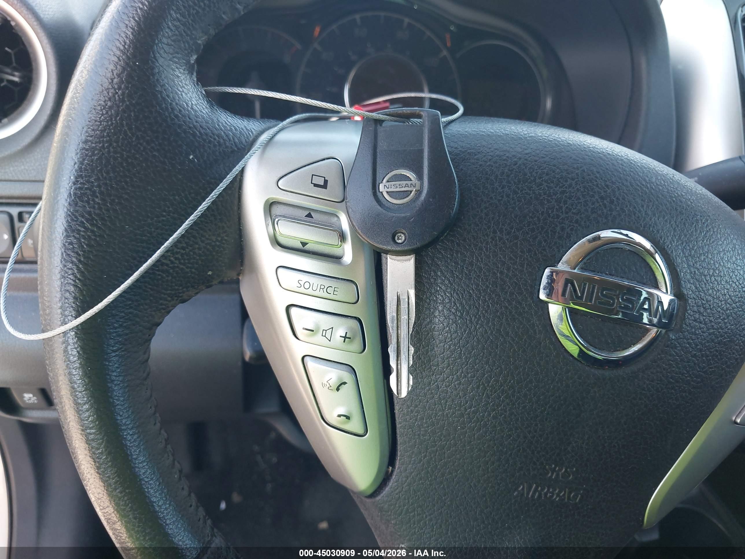 NISSAN VERSA image 11