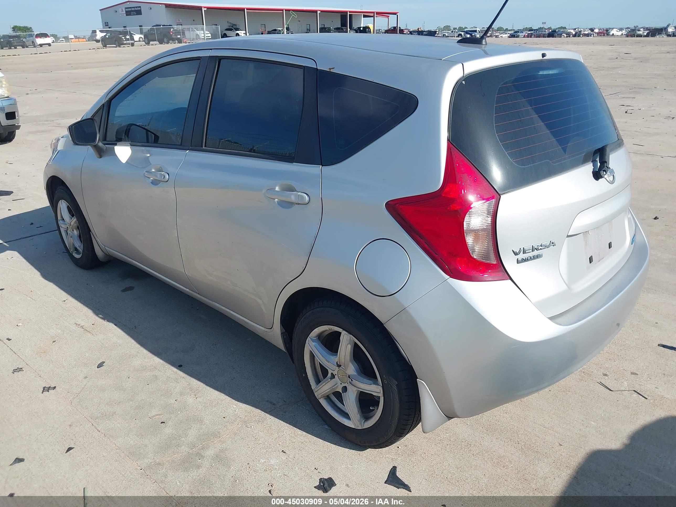 NISSAN VERSA image 3