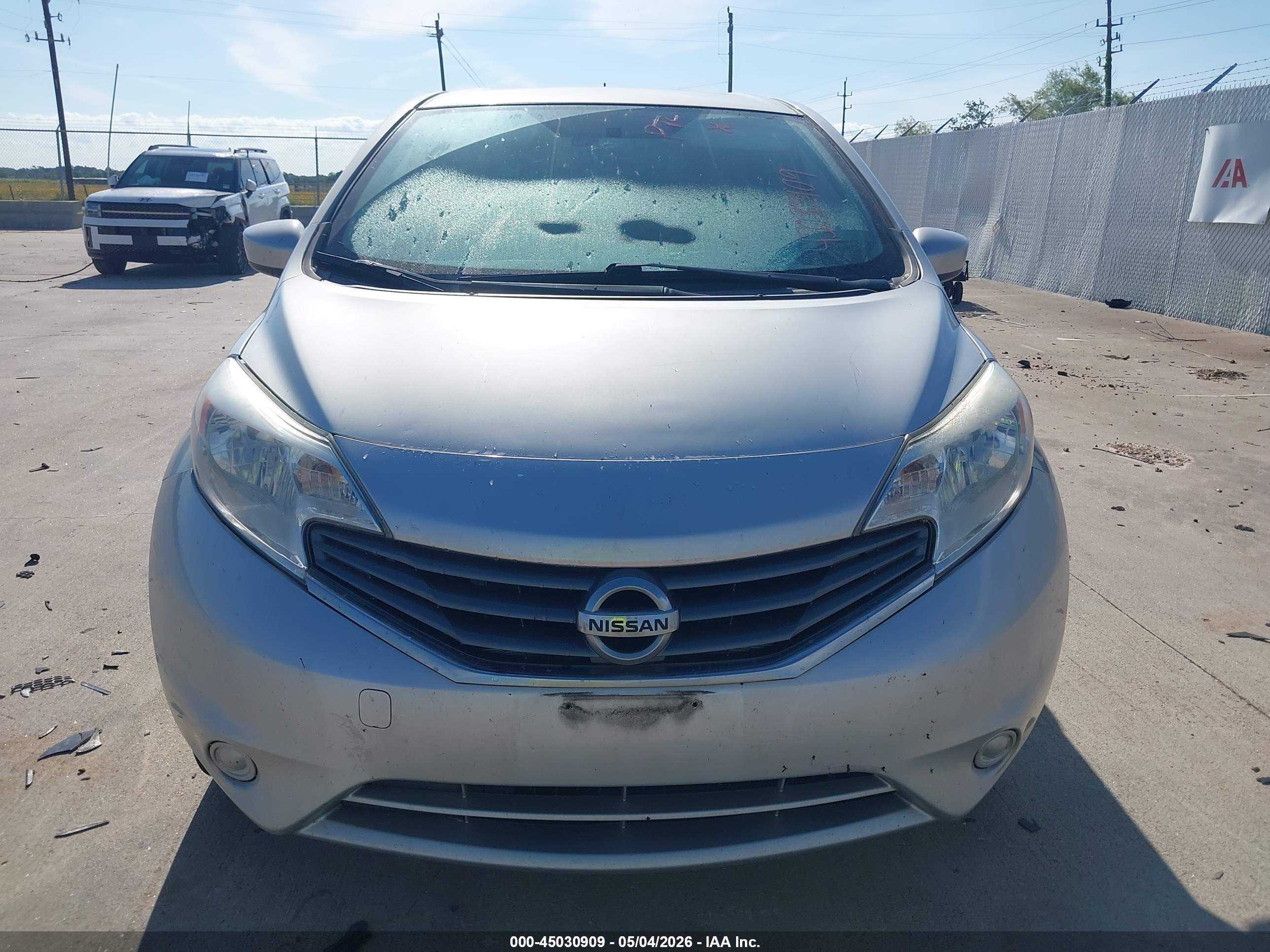 NISSAN VERSA image 6