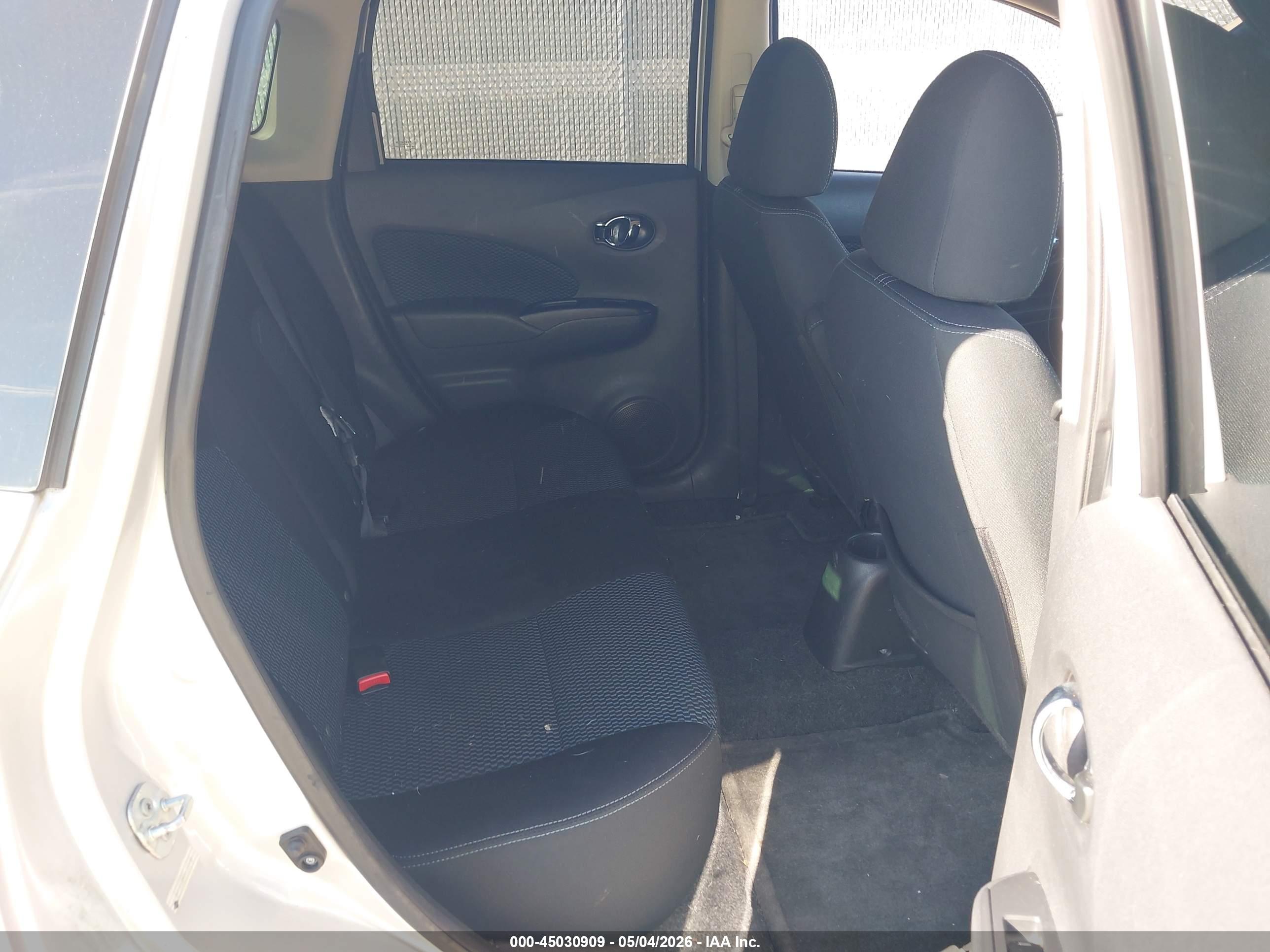 NISSAN VERSA image 8
