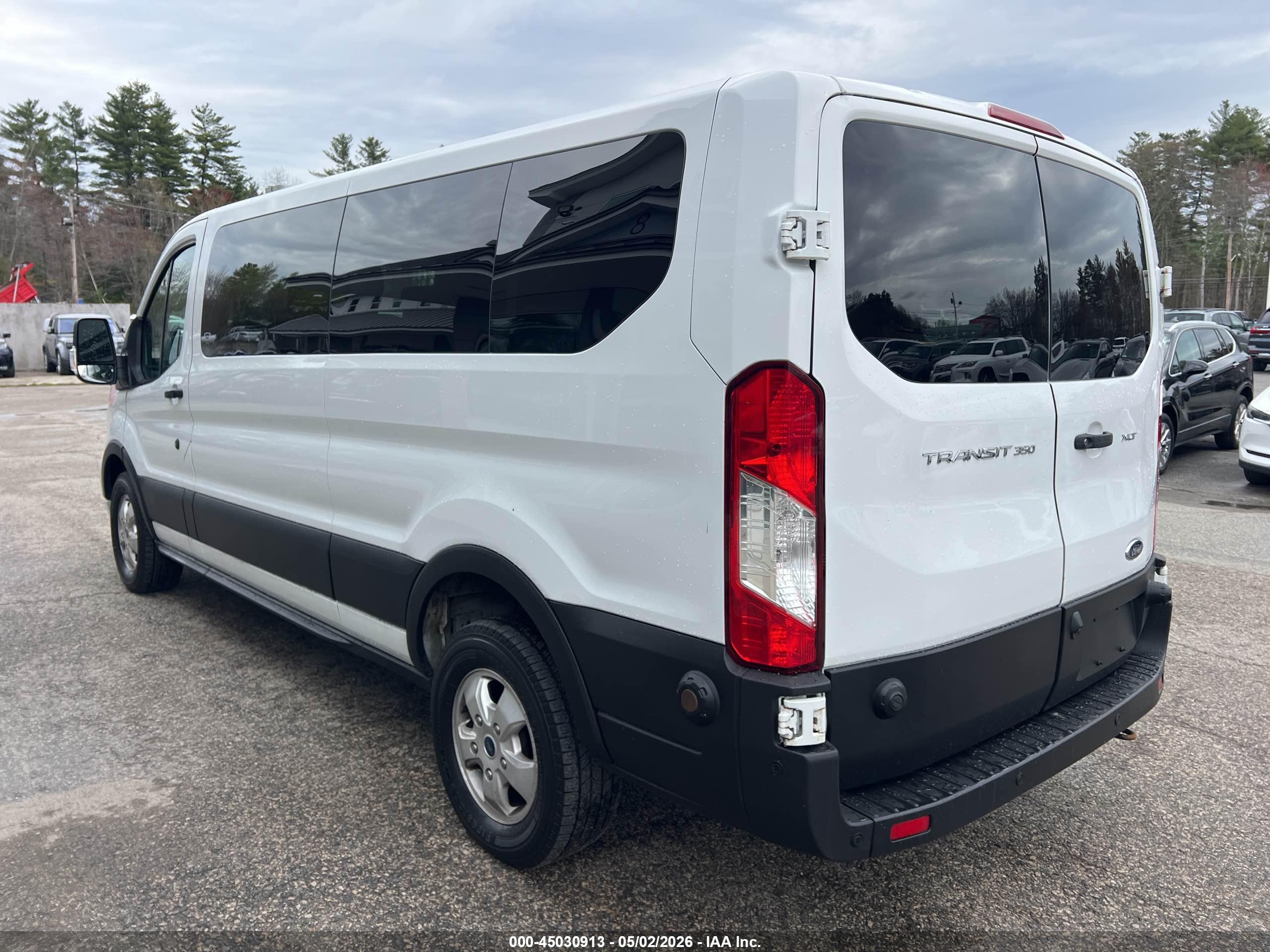 FORD TRANSIT-350 image 3