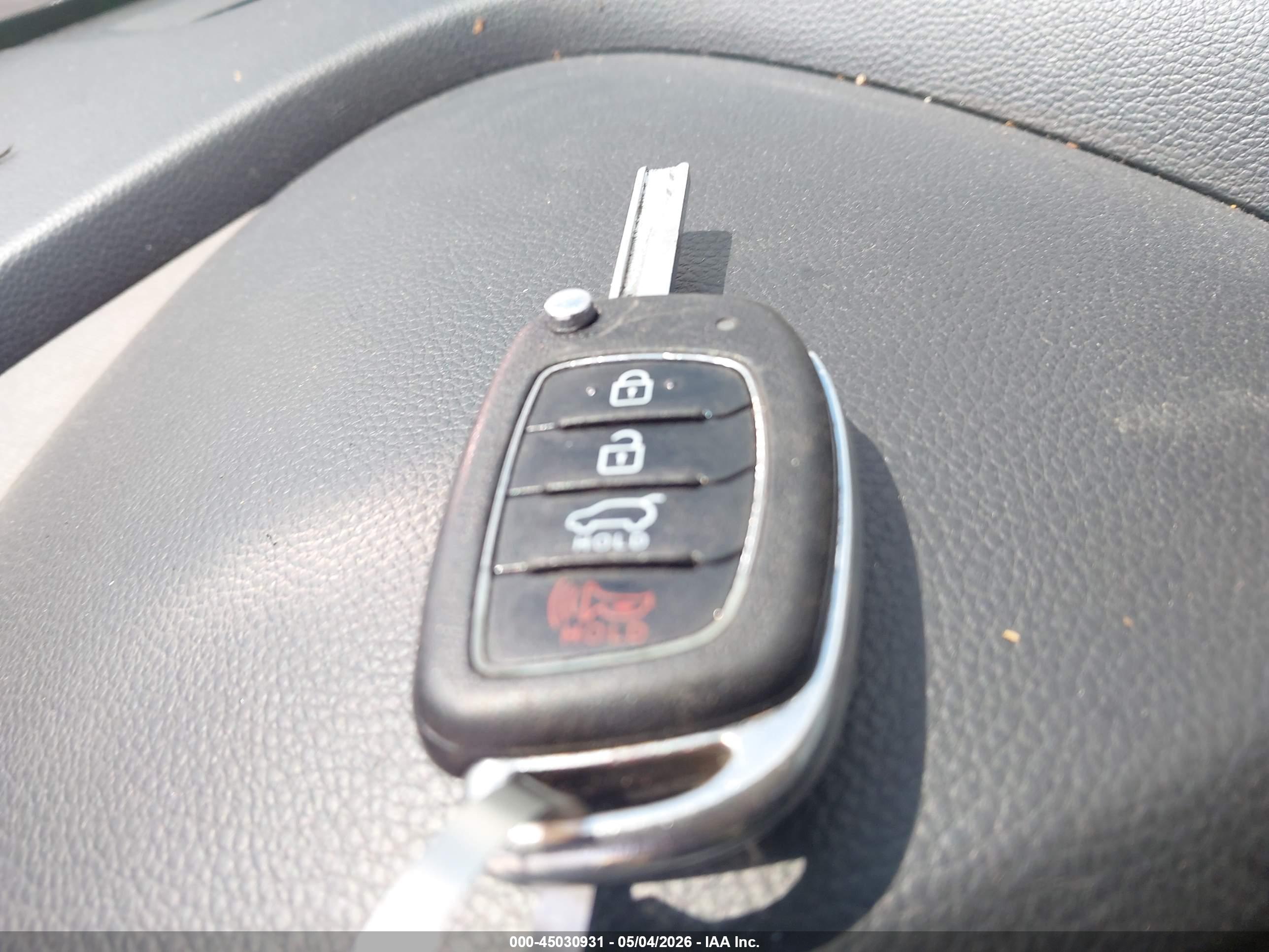 HYUNDAI SANTA image 11