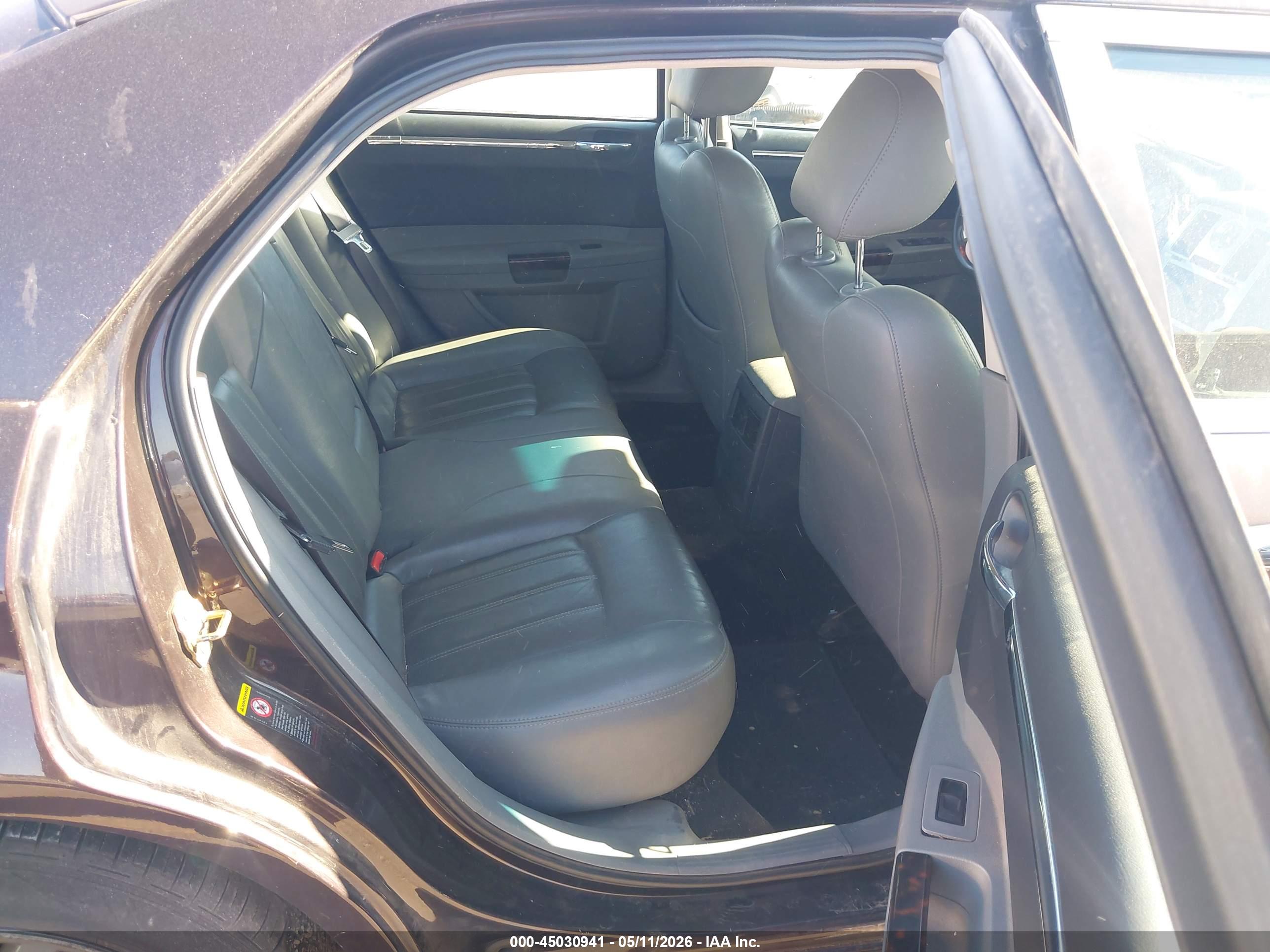 CHRYSLER 300C image 8