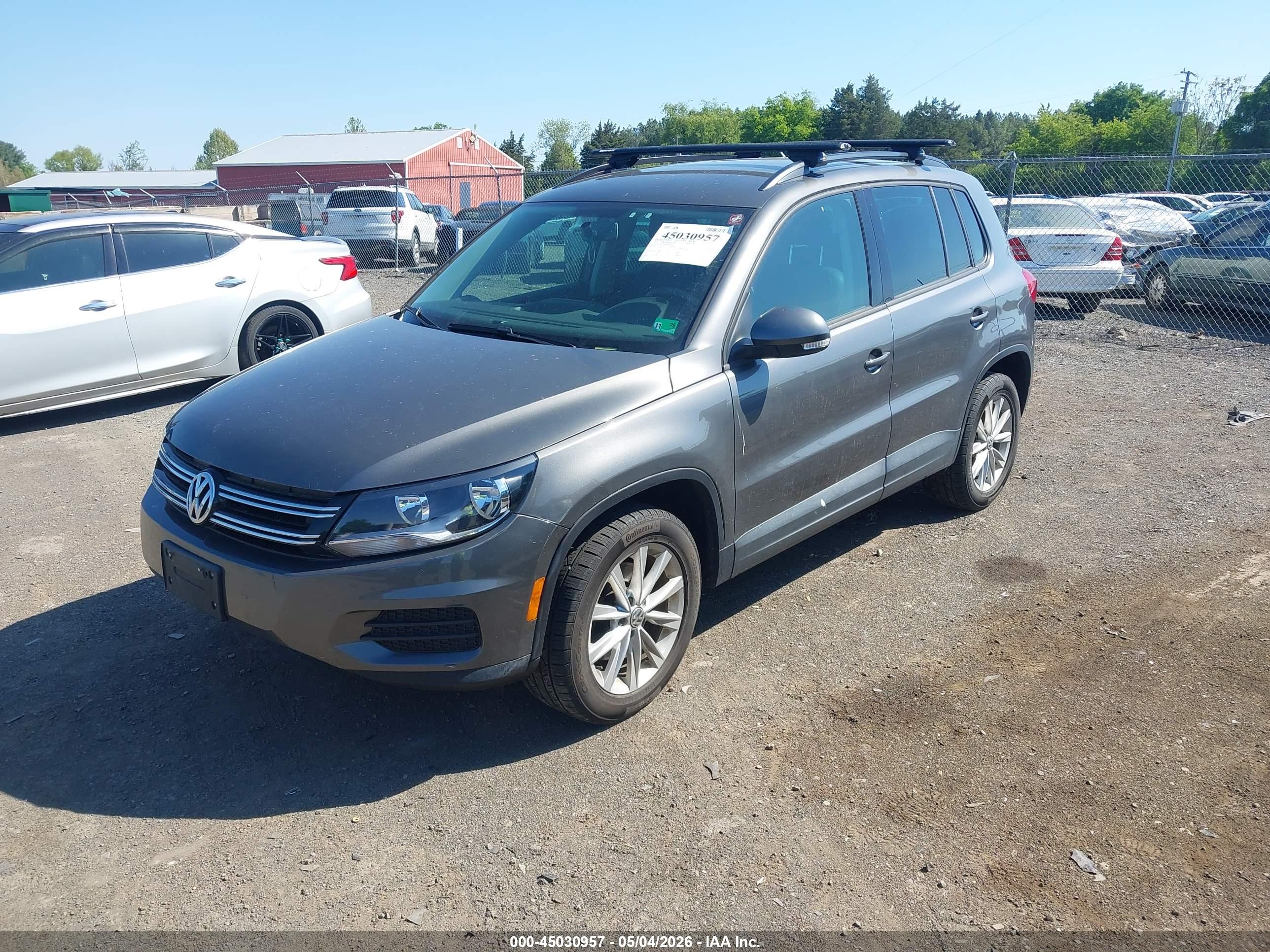 VOLKSWAGEN TIGUAN image 2
