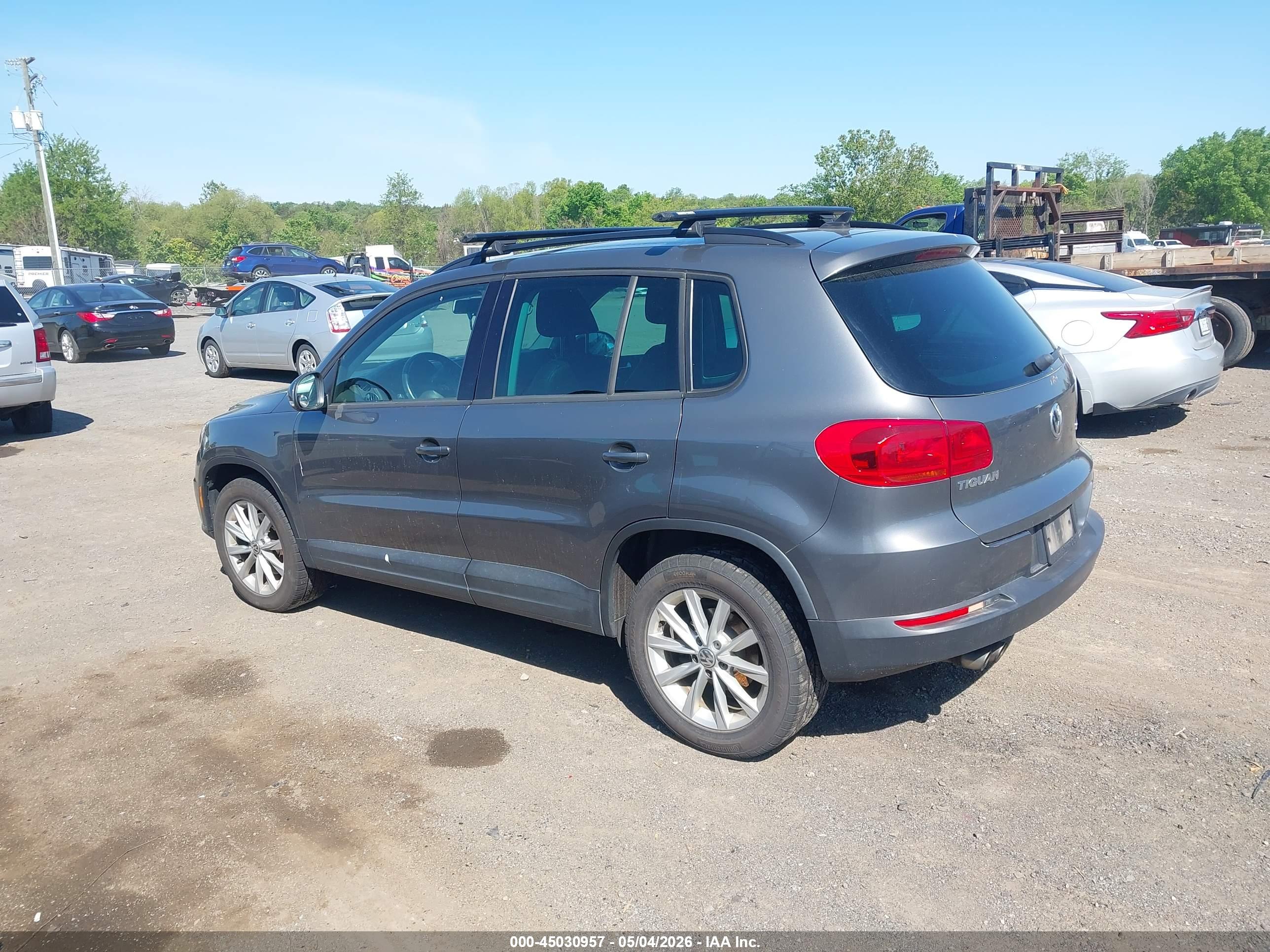 VOLKSWAGEN TIGUAN image 3