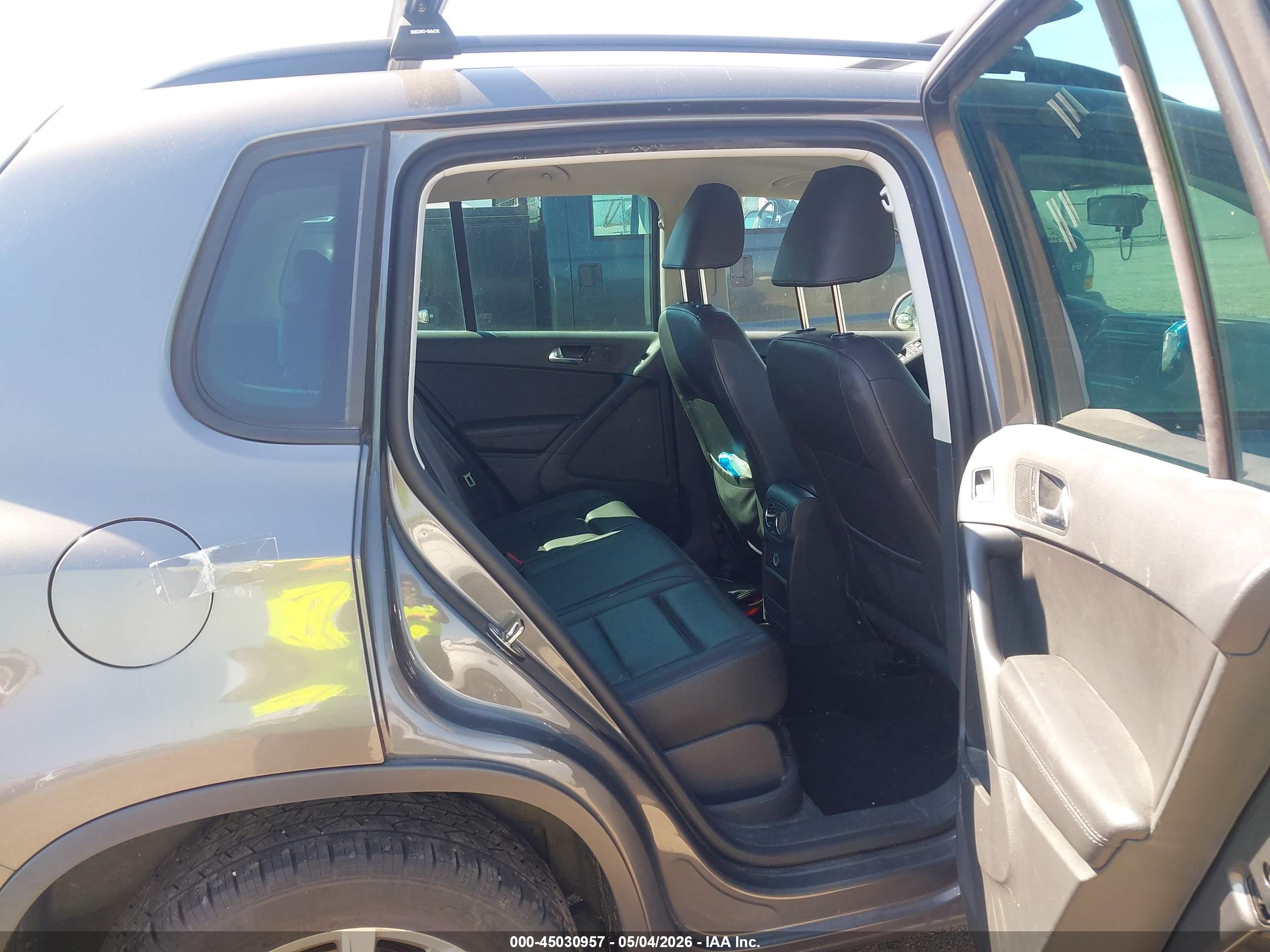 VOLKSWAGEN TIGUAN image 8