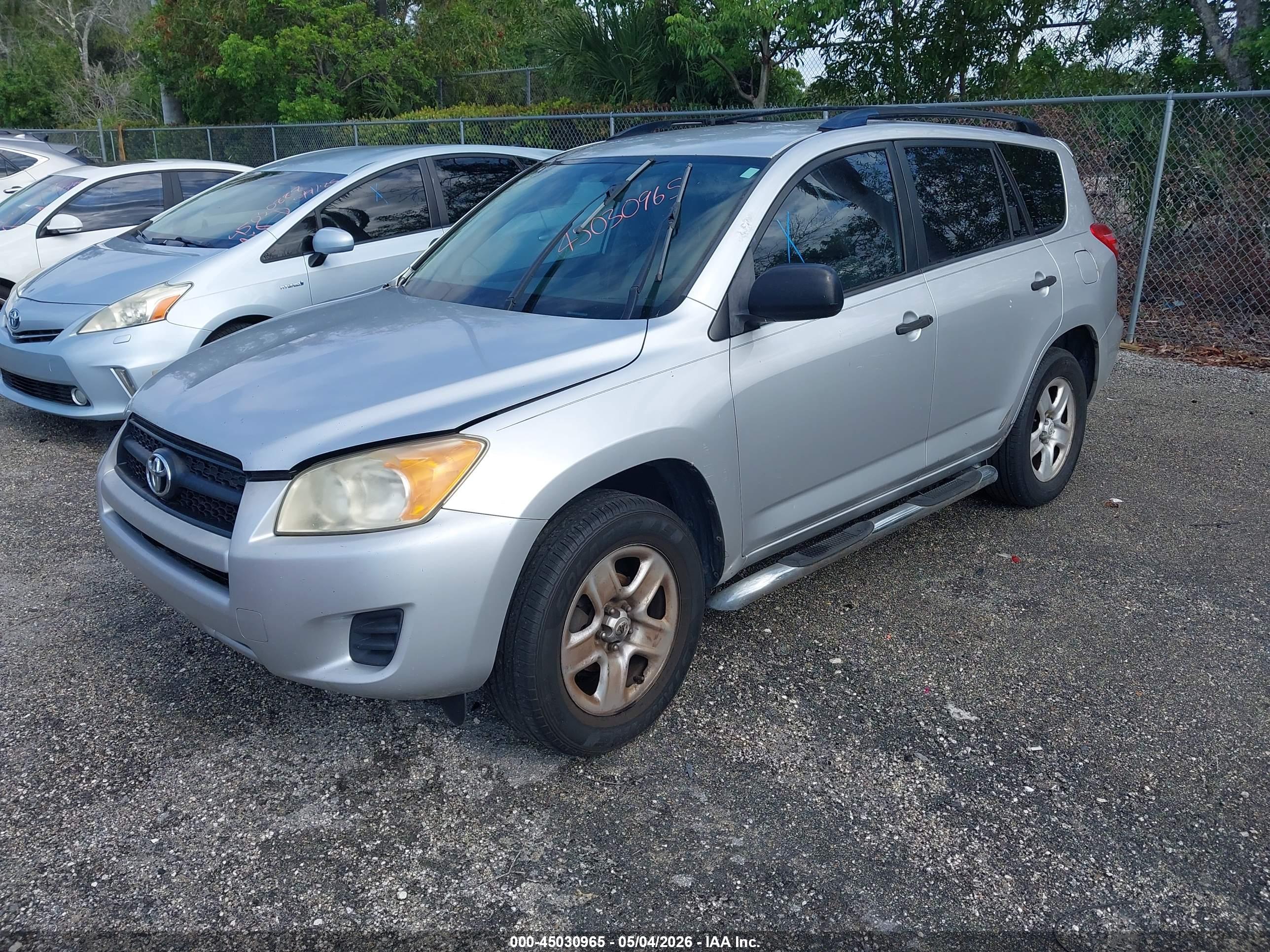 TOYOTA RAV4 image 2