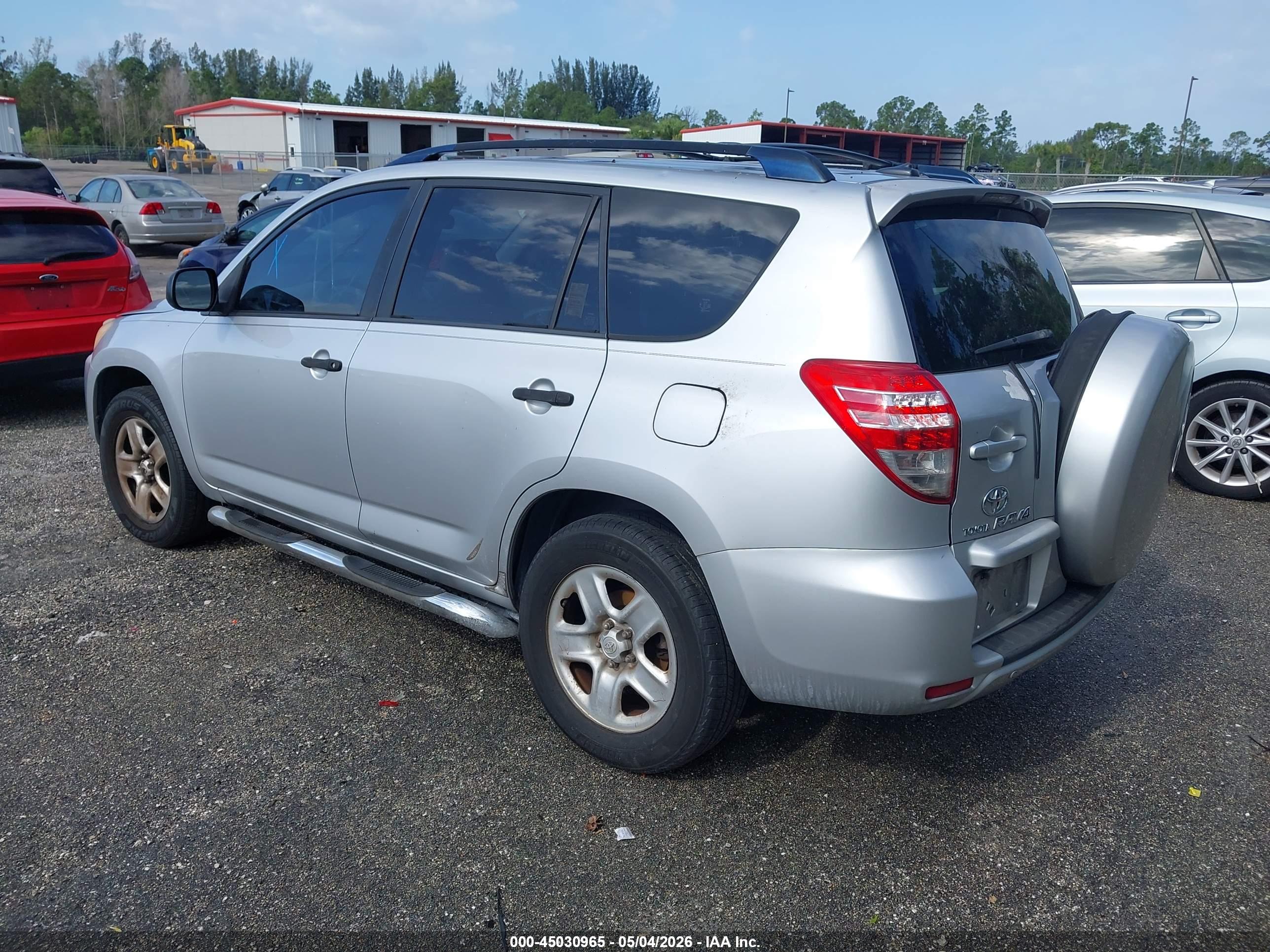 TOYOTA RAV4 image 3