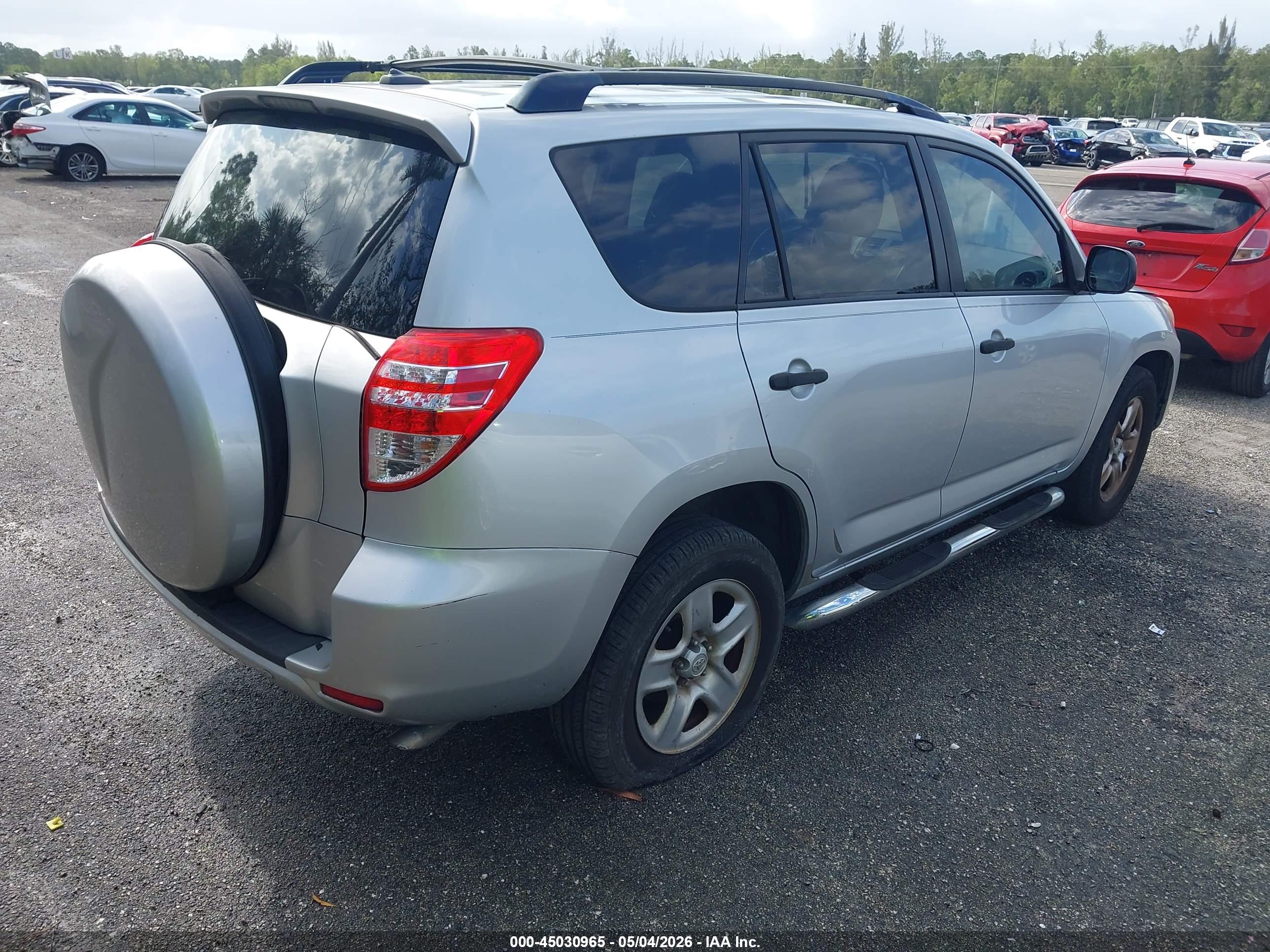 TOYOTA RAV4 image 4