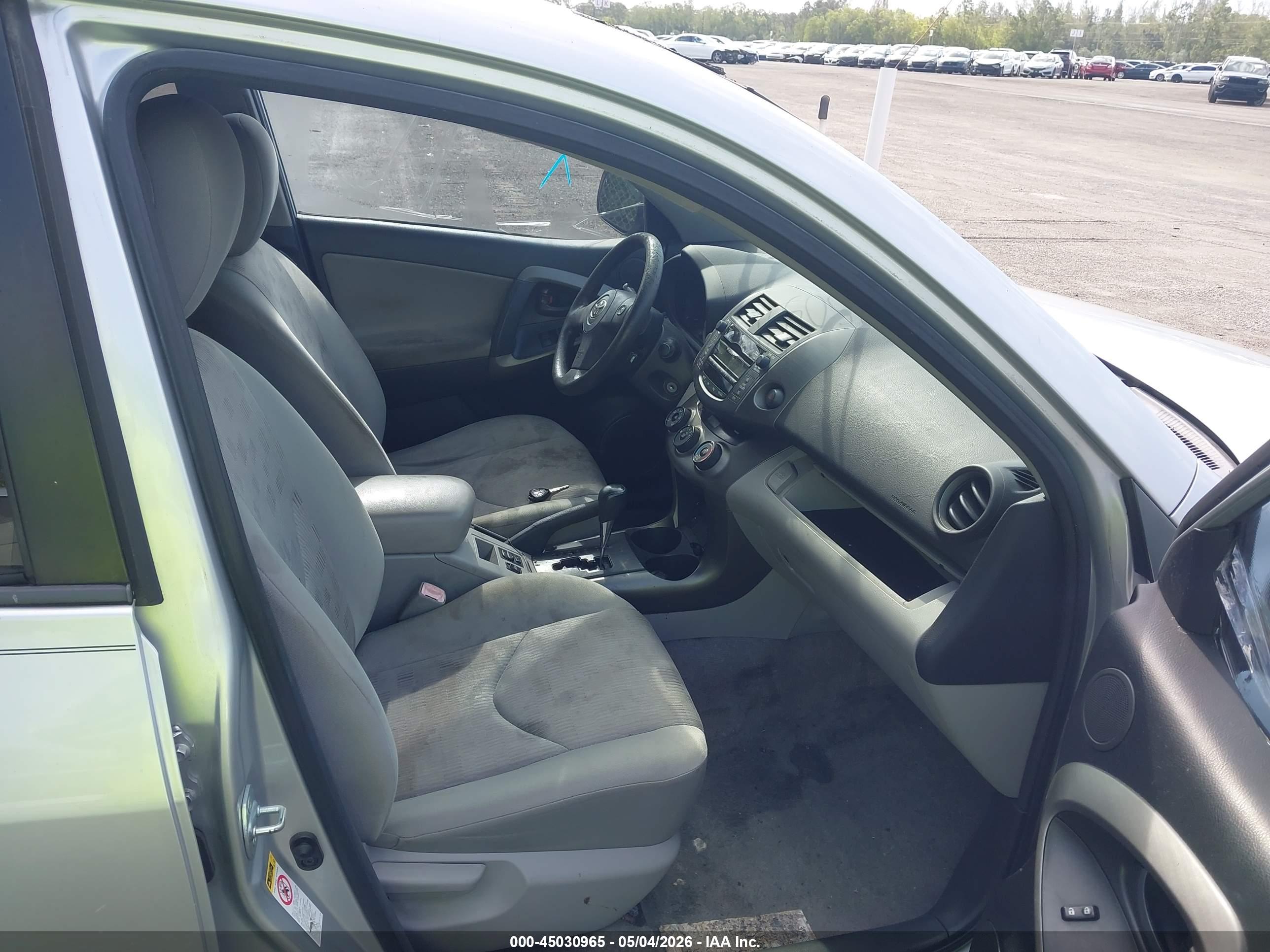 TOYOTA RAV4 image 5