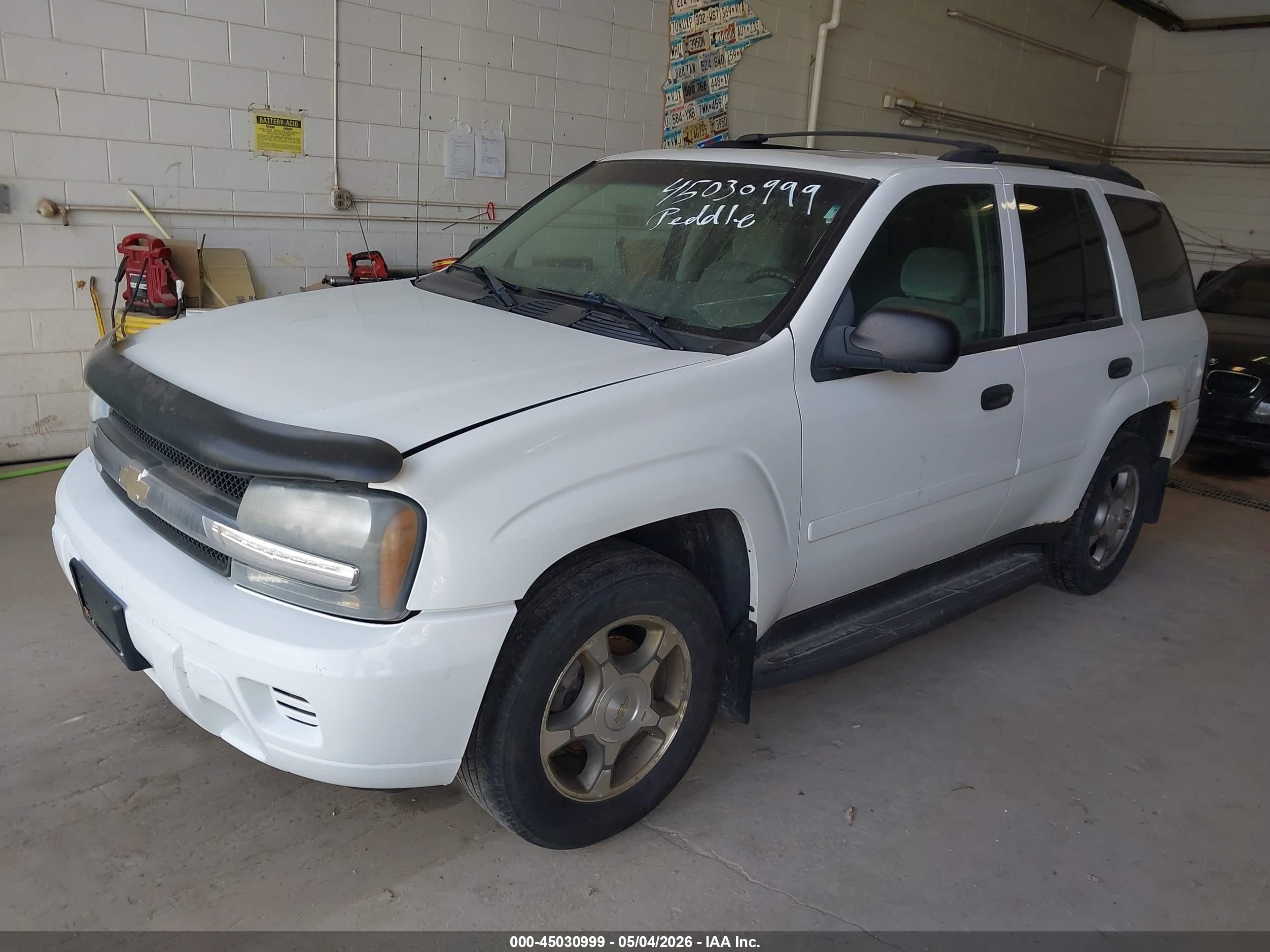 CHEVROLET TRAILBLAZER image 2