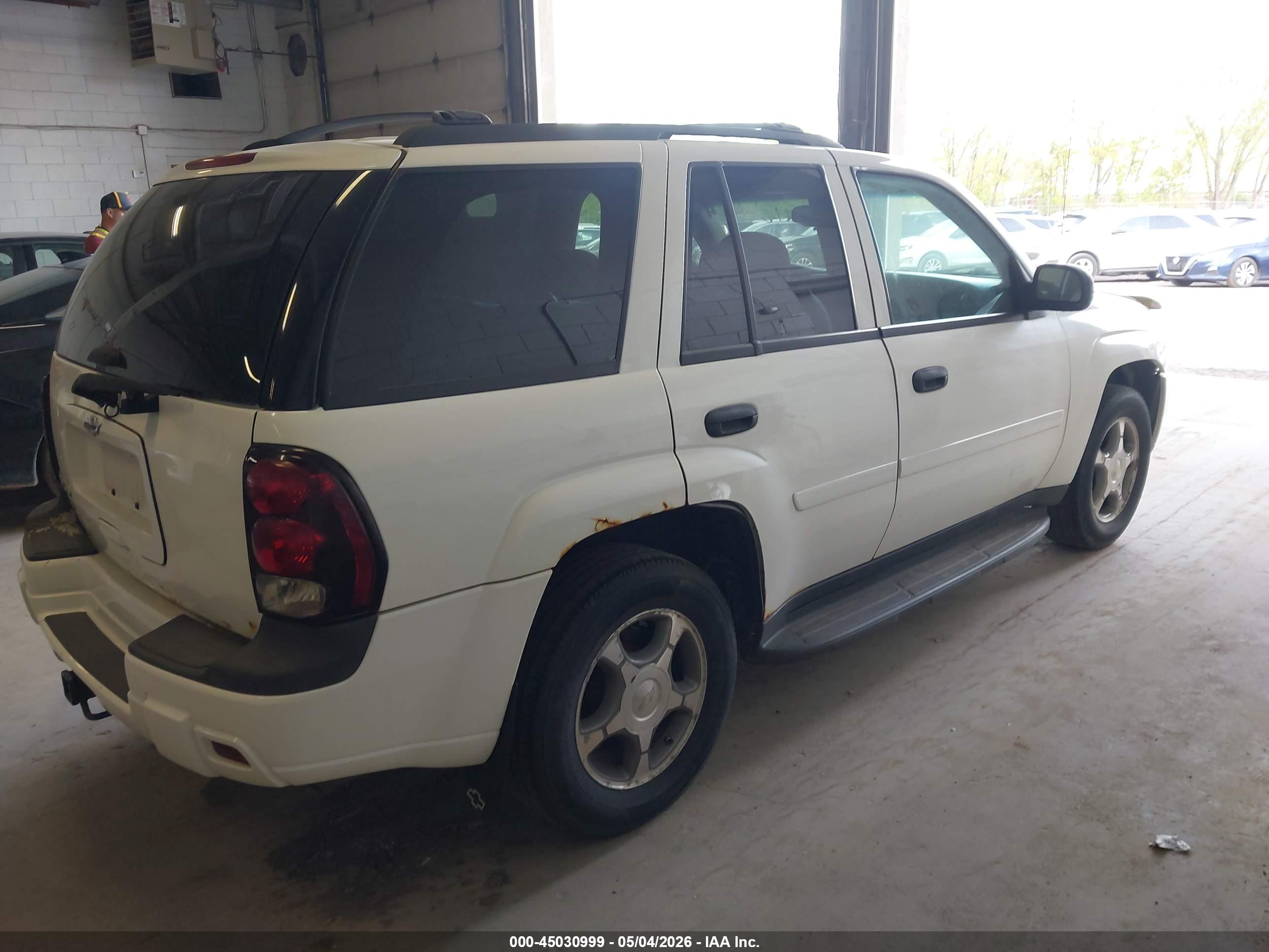 CHEVROLET TRAILBLAZER image 4