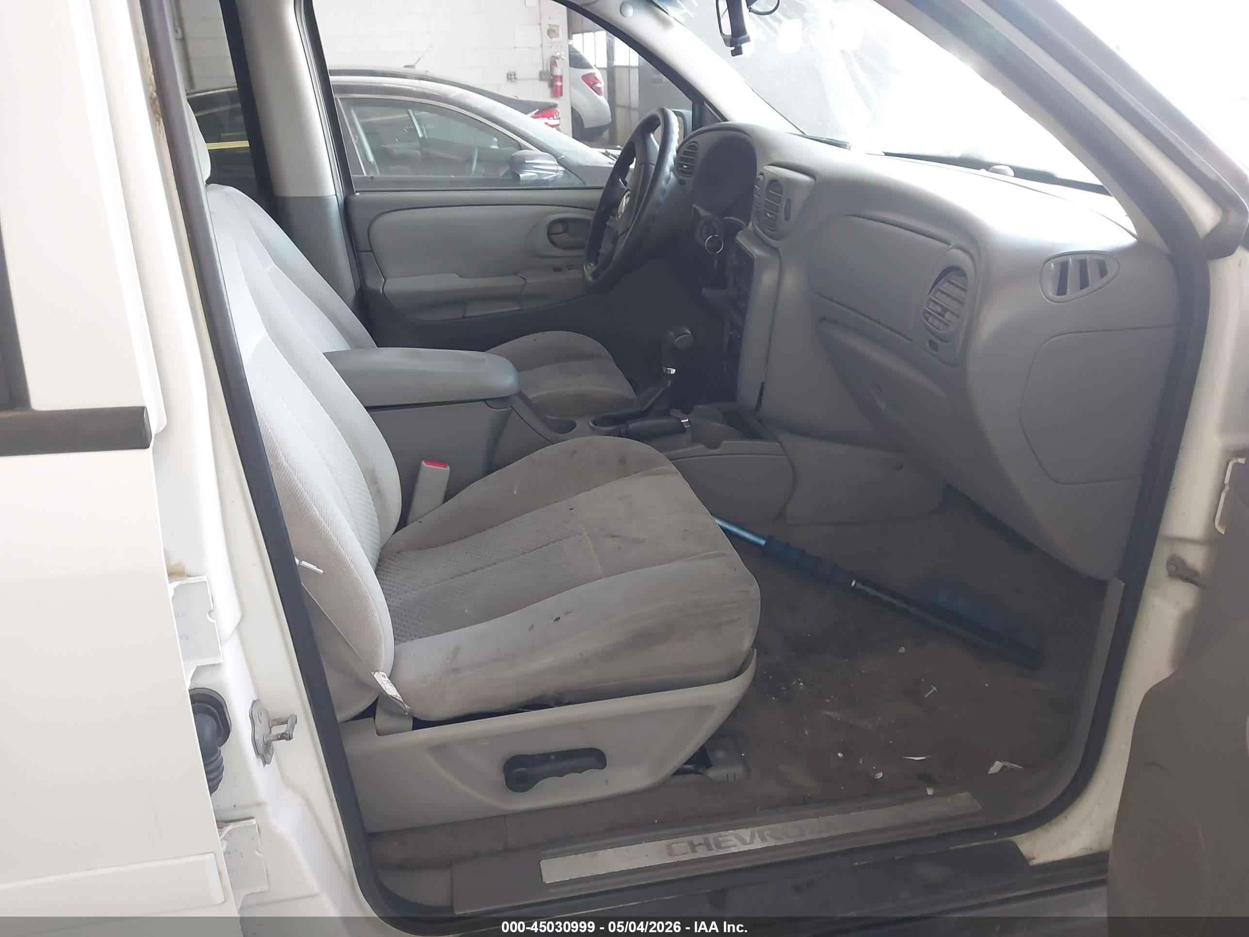 CHEVROLET TRAILBLAZER image 5