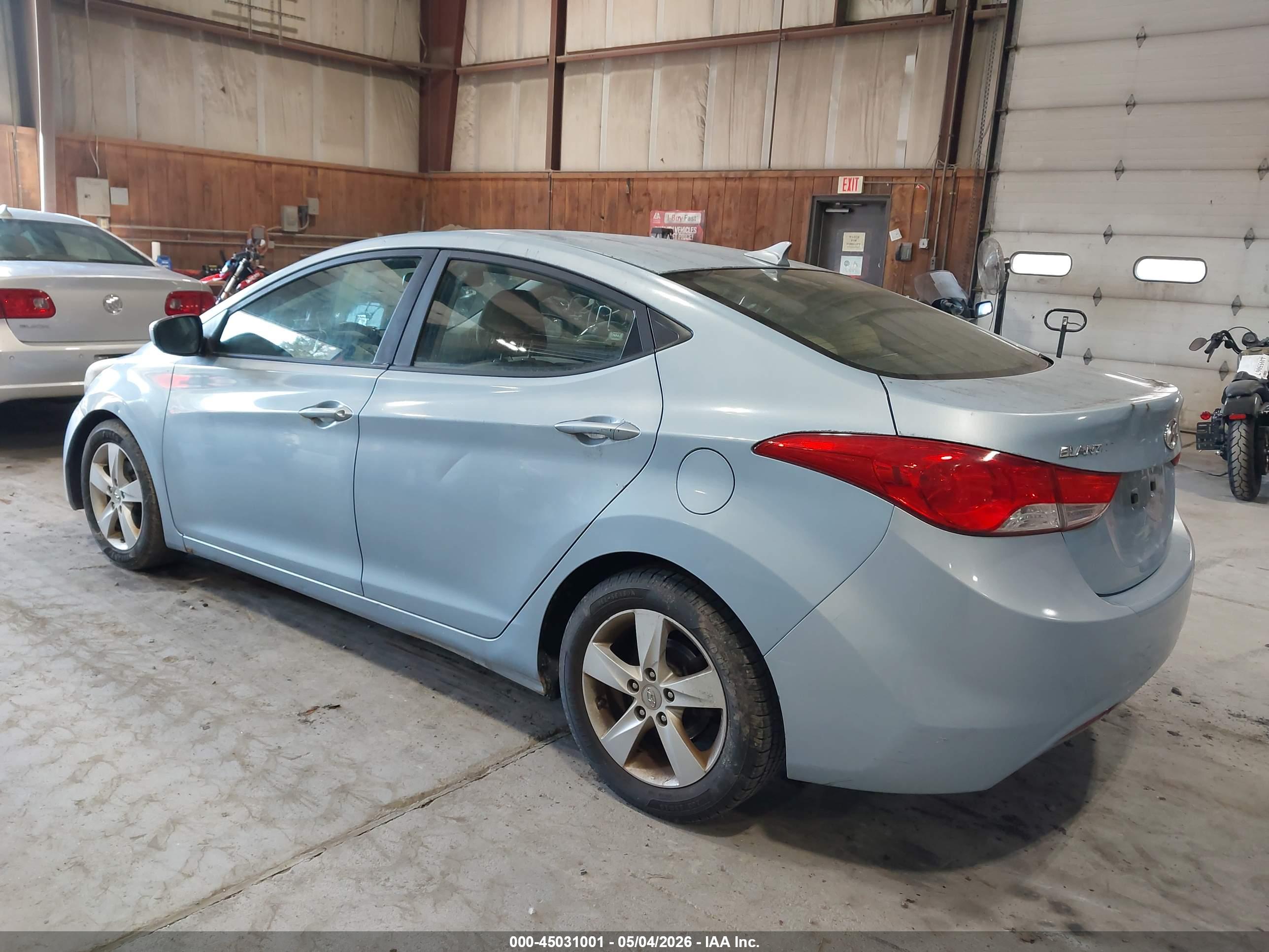 HYUNDAI ELANTRA image 3
