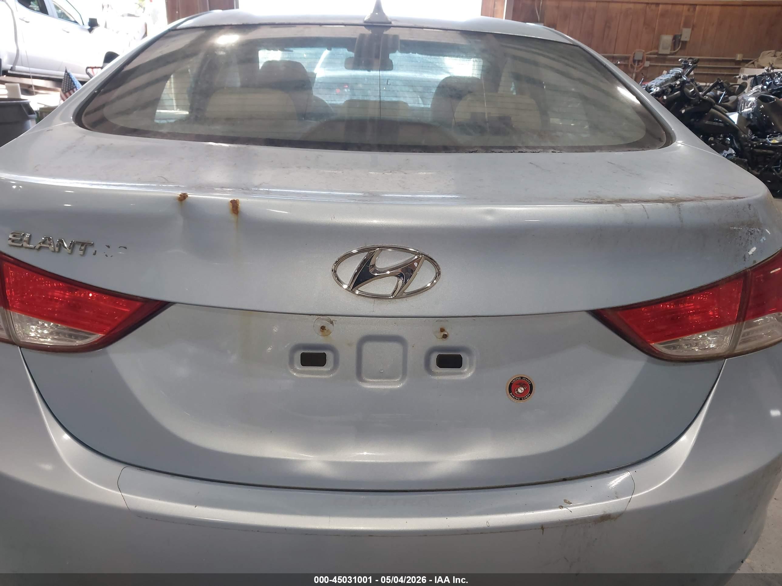 HYUNDAI ELANTRA image 6