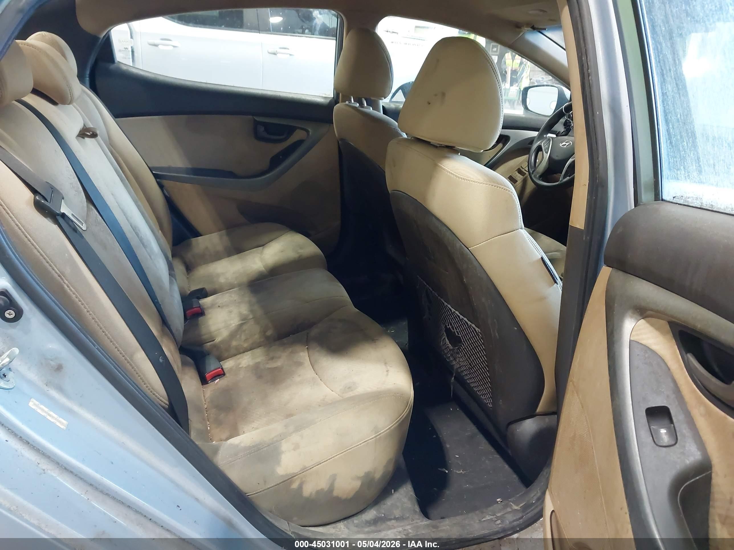 HYUNDAI ELANTRA image 8