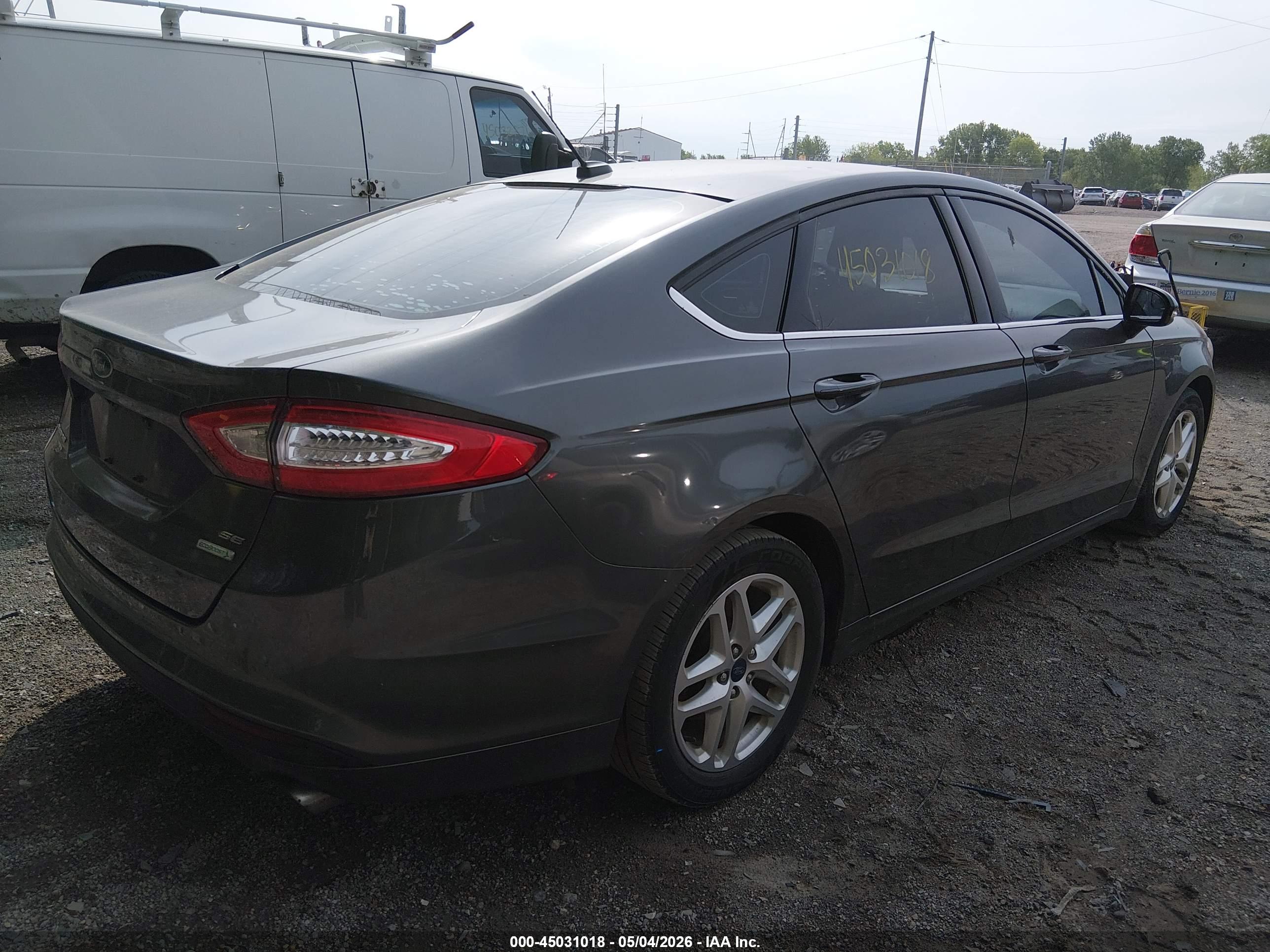 FORD FUSION image 4