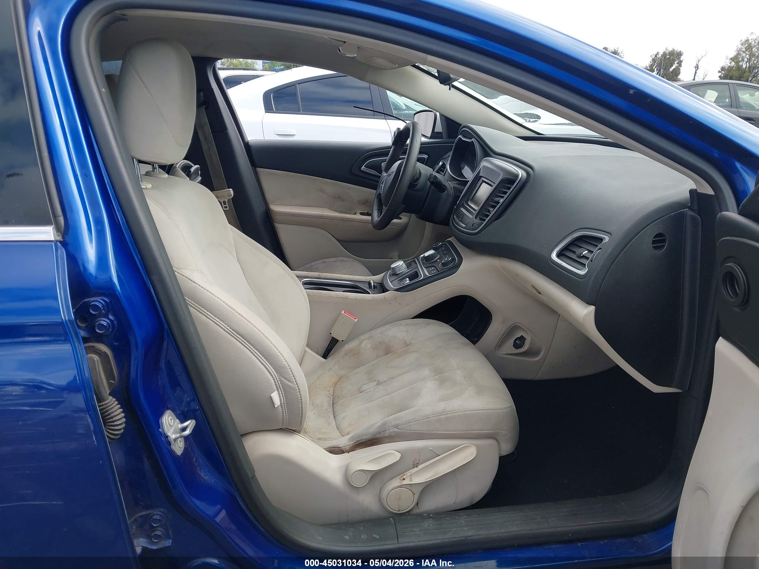 CHRYSLER 200 image 5