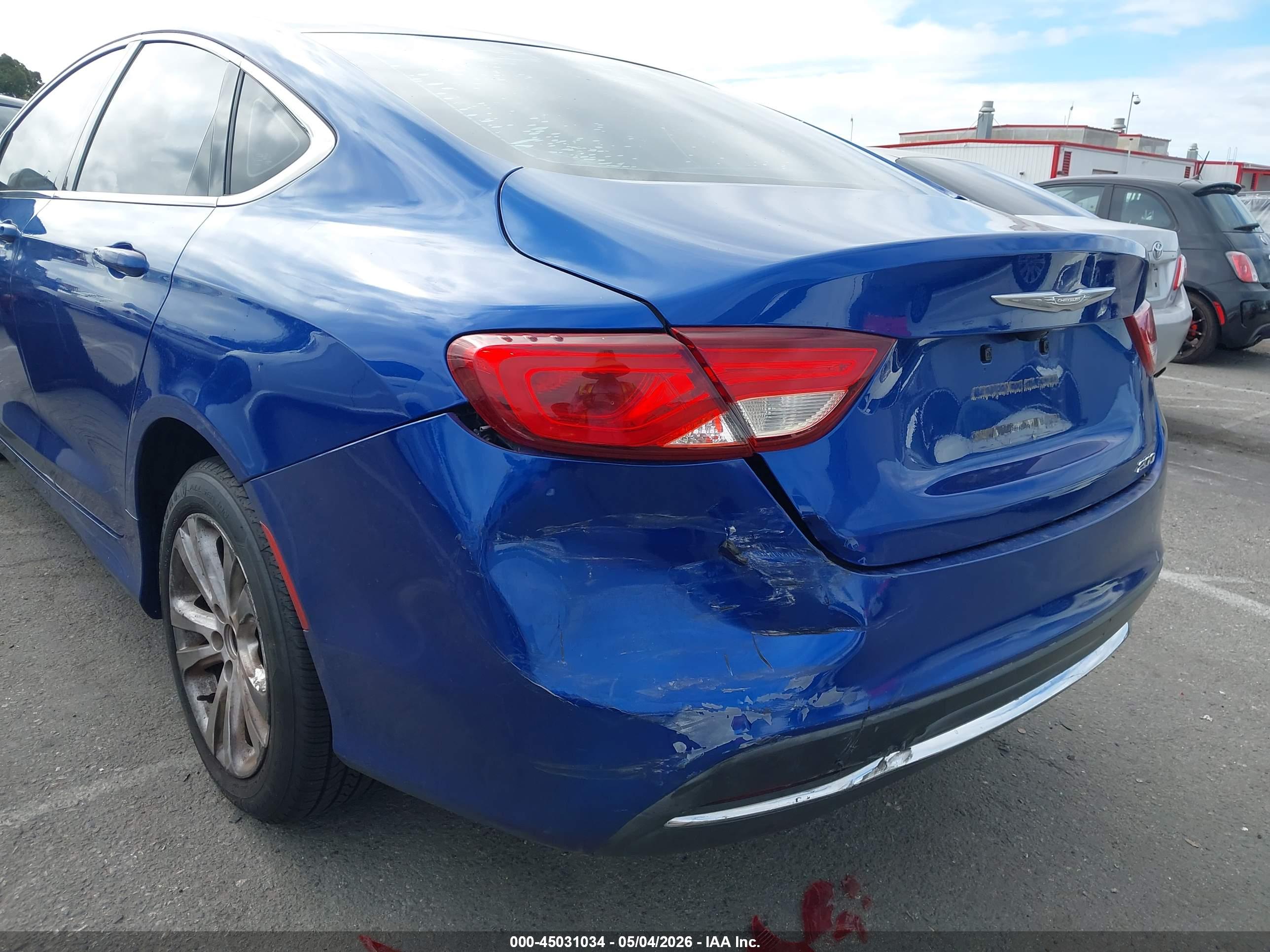 CHRYSLER 200 image 6