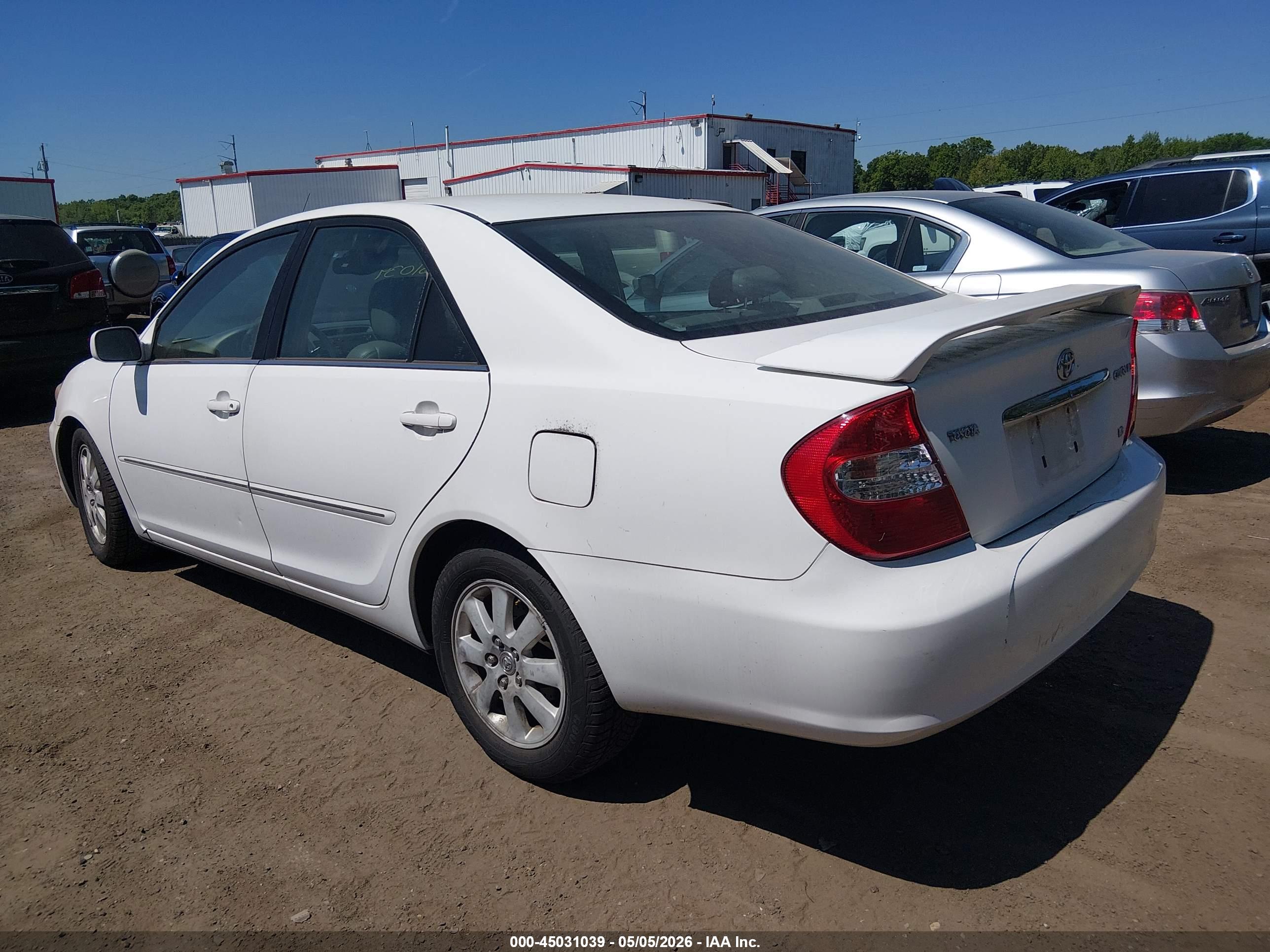 TOYOTA CAMRY image 3
