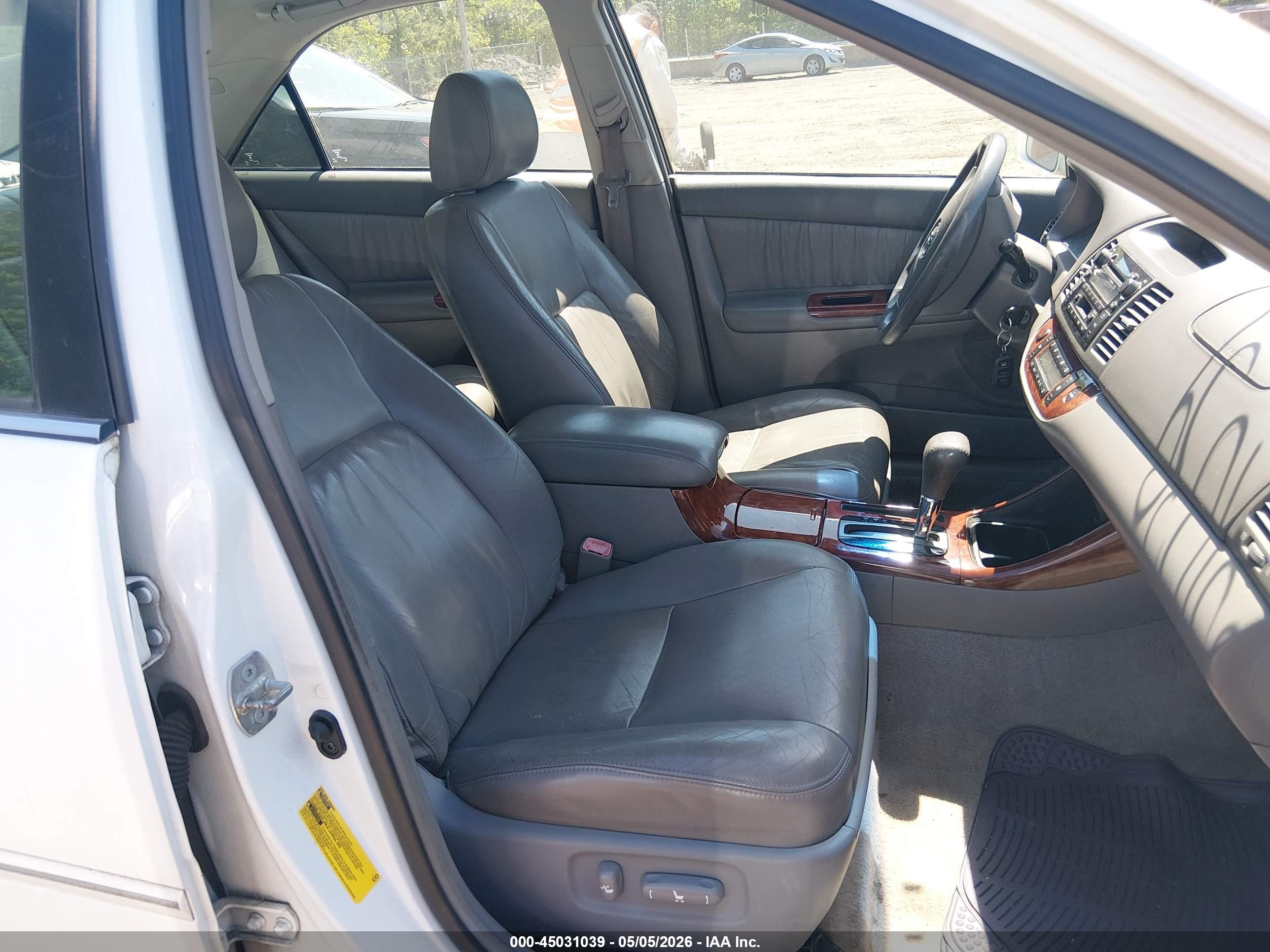 TOYOTA CAMRY image 5
