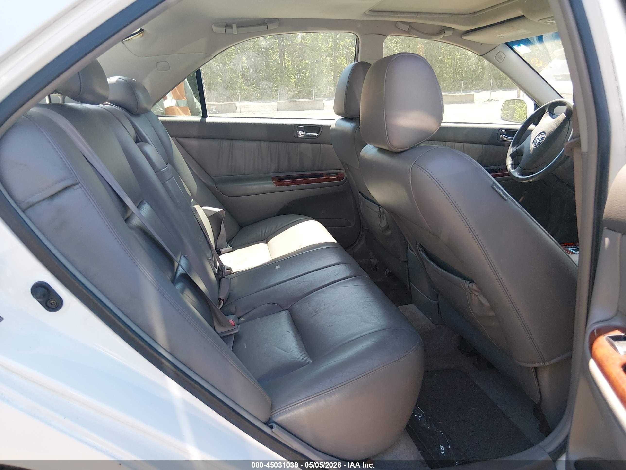 TOYOTA CAMRY image 8
