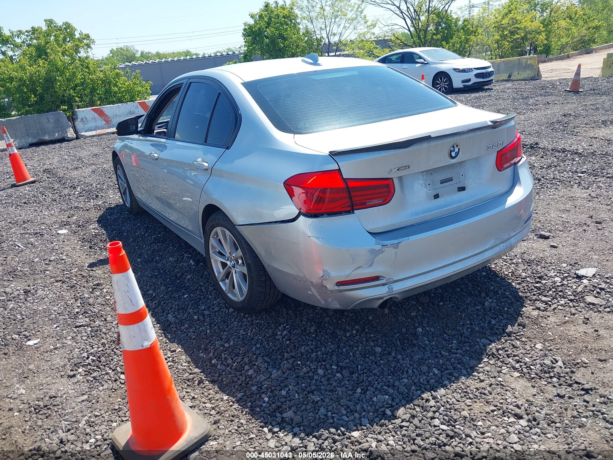 BMW 320I image 3