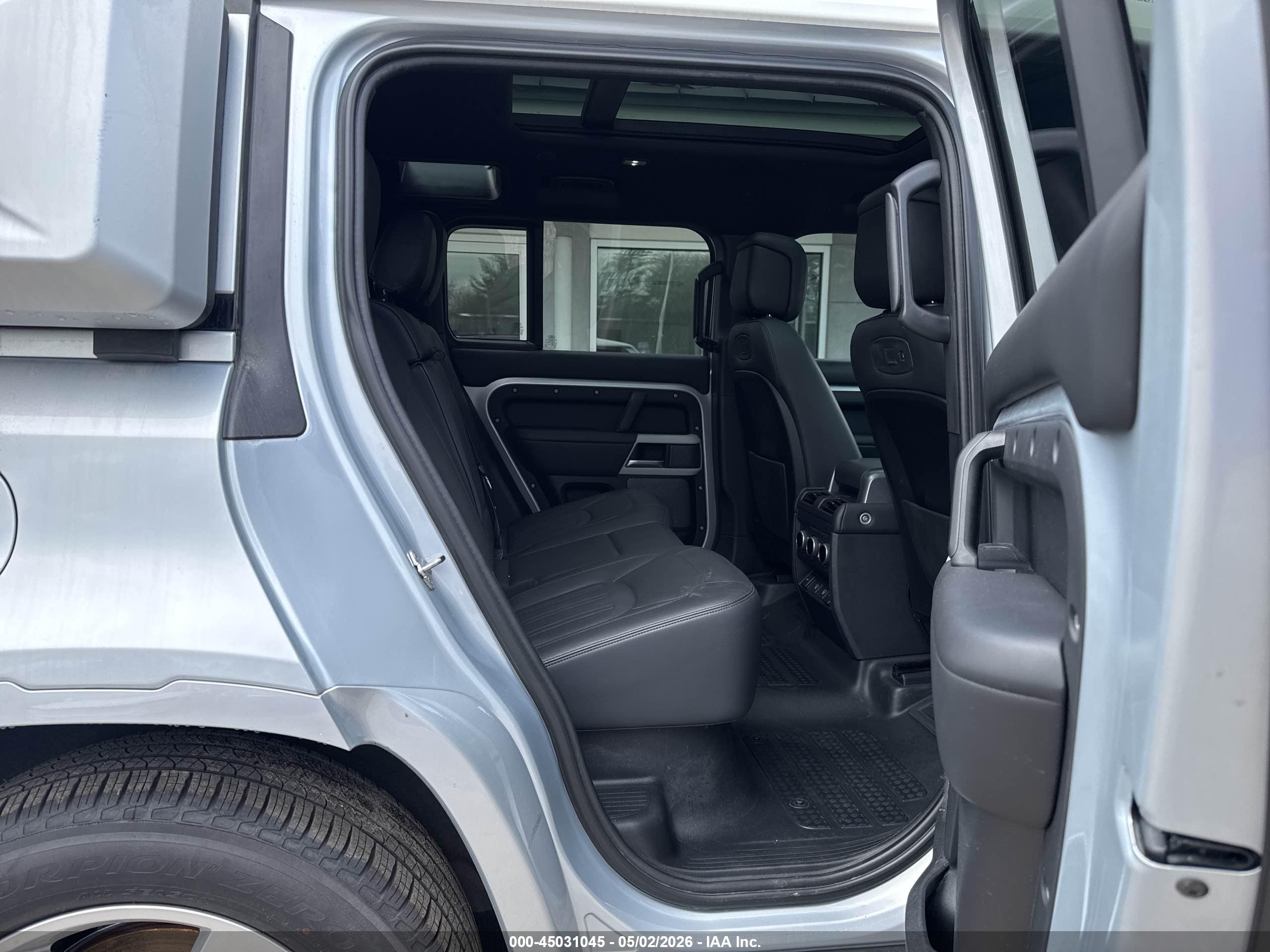 LAND ROVER image 8