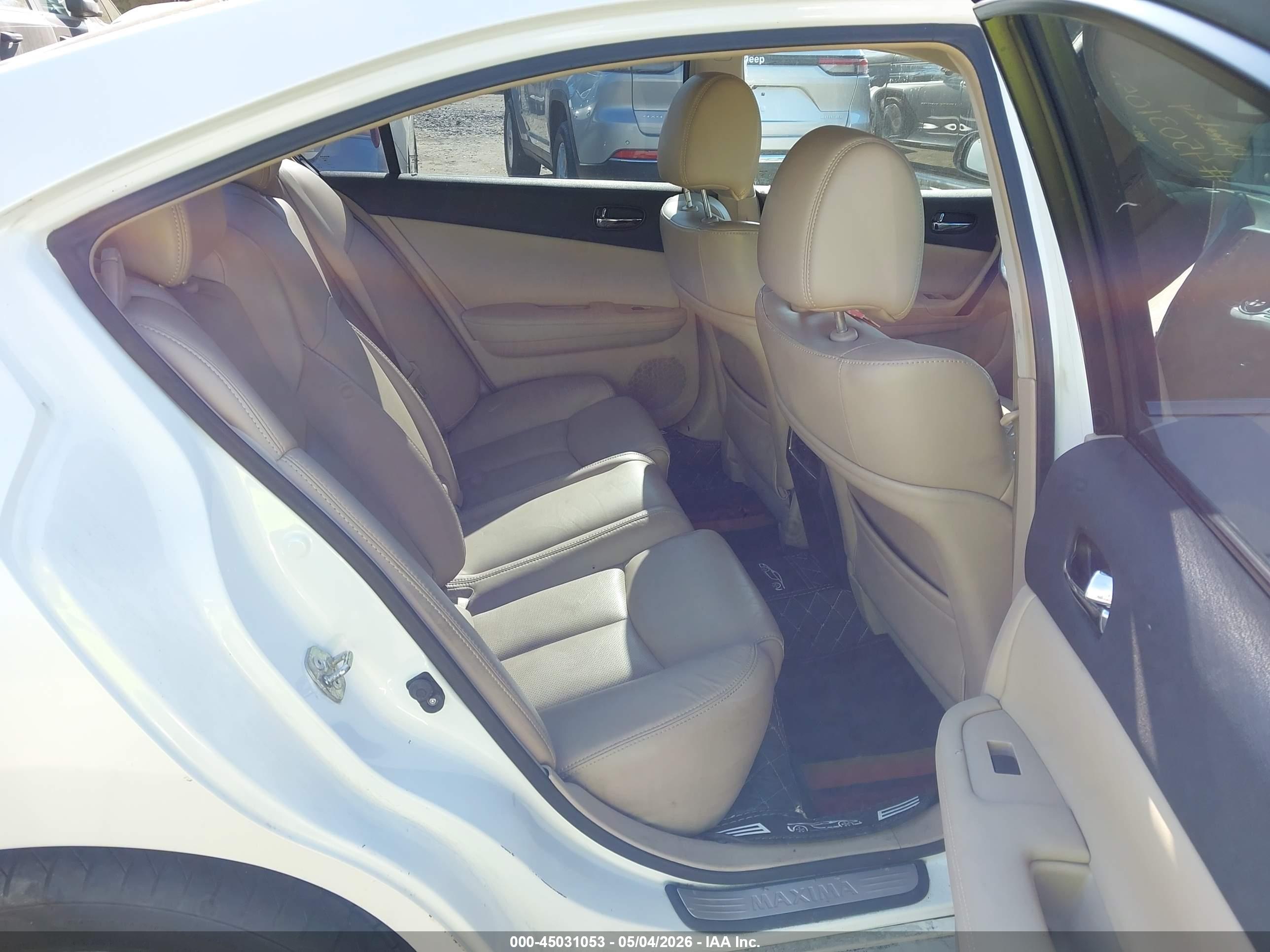 NISSAN MAXIMA image 8