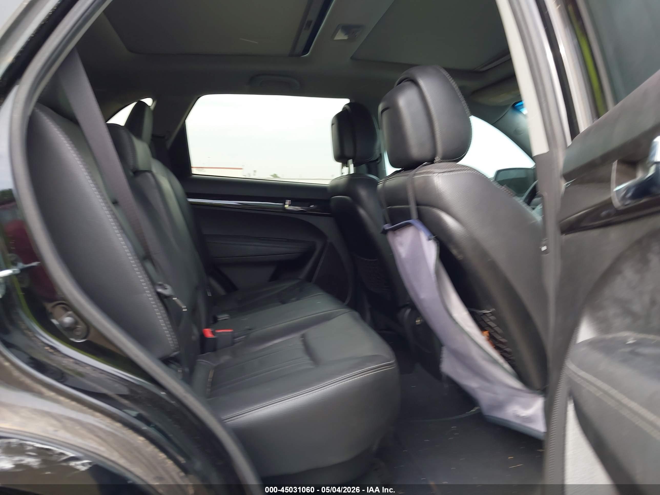 KIA SORENTO image 8
