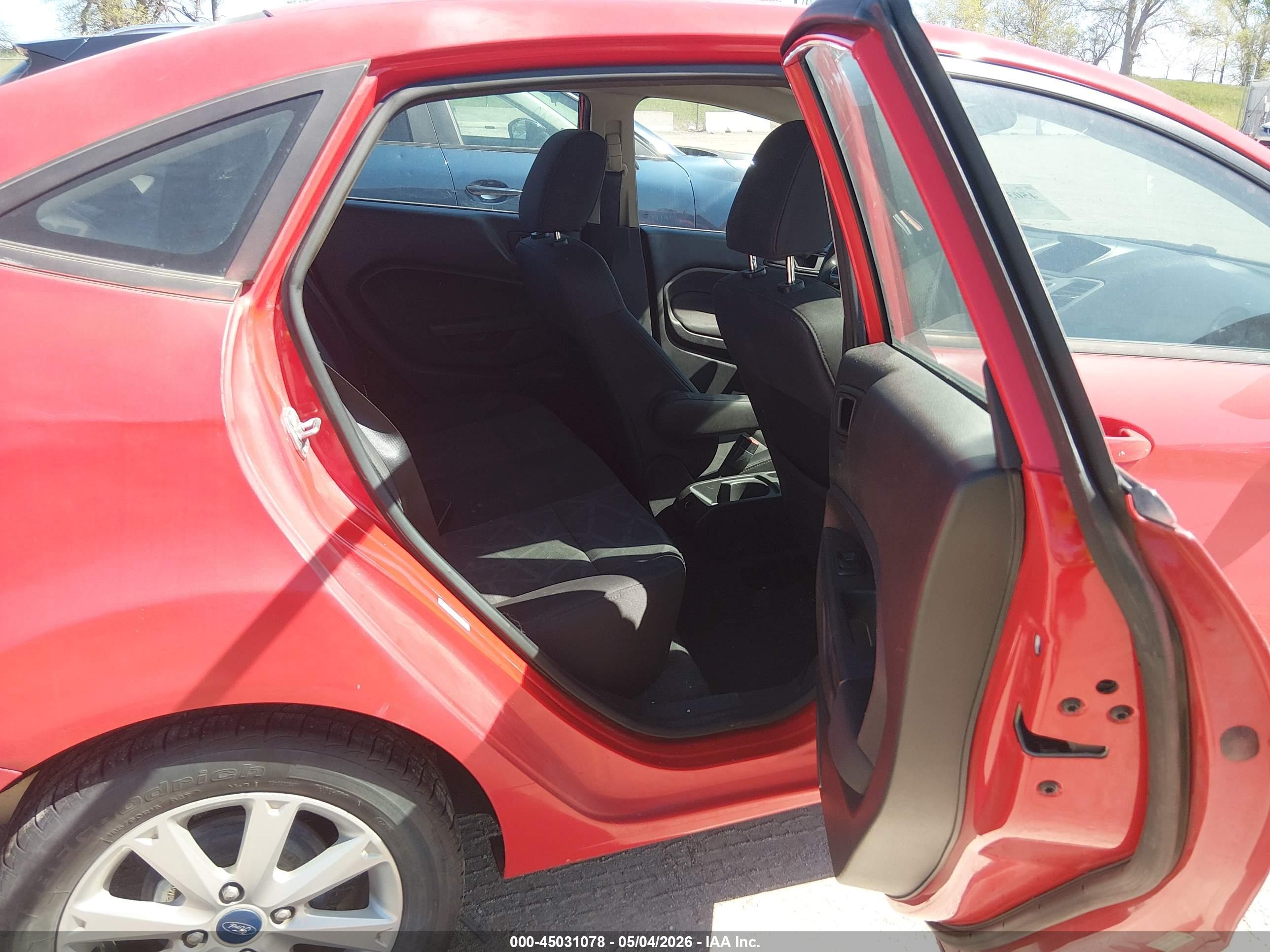 FORD FIESTA image 8