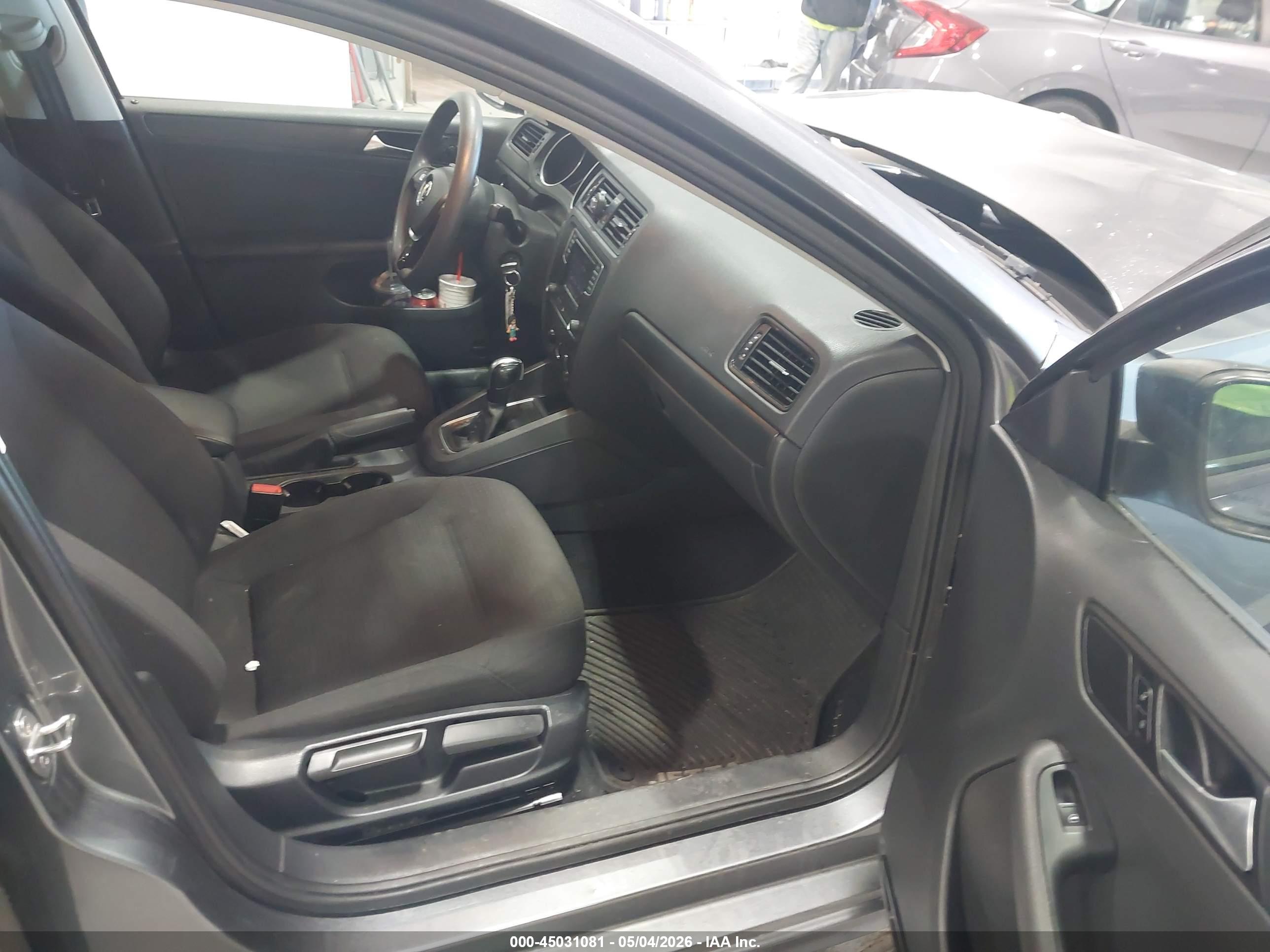 VOLKSWAGEN JETTA image 5
