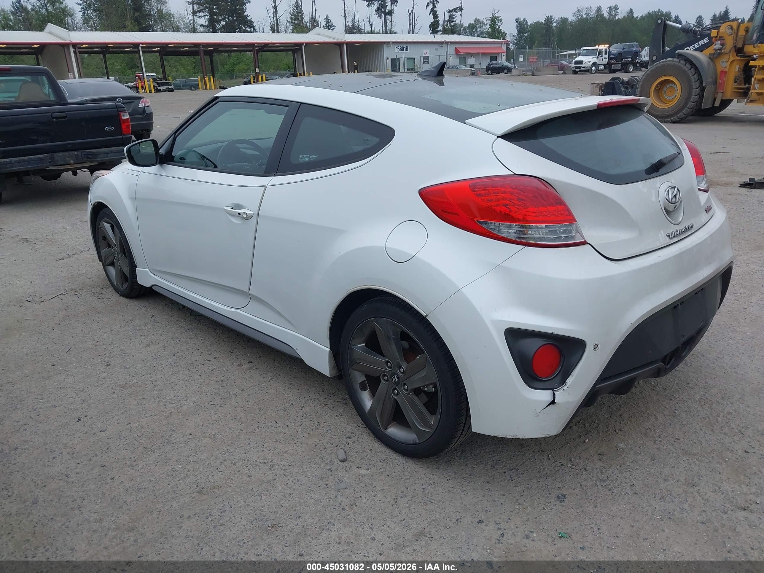 HYUNDAI VELOSTER image 3