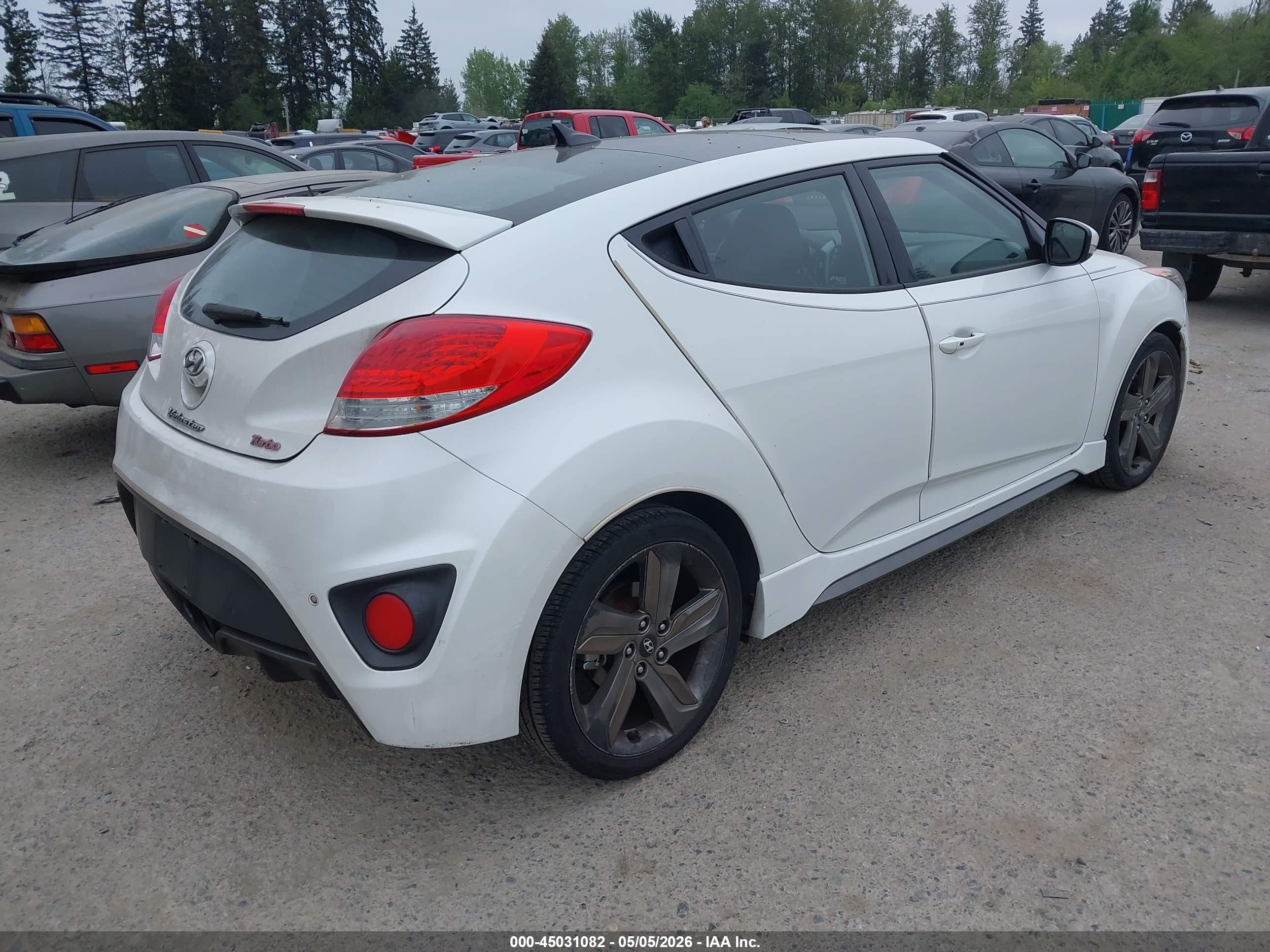 HYUNDAI VELOSTER image 4