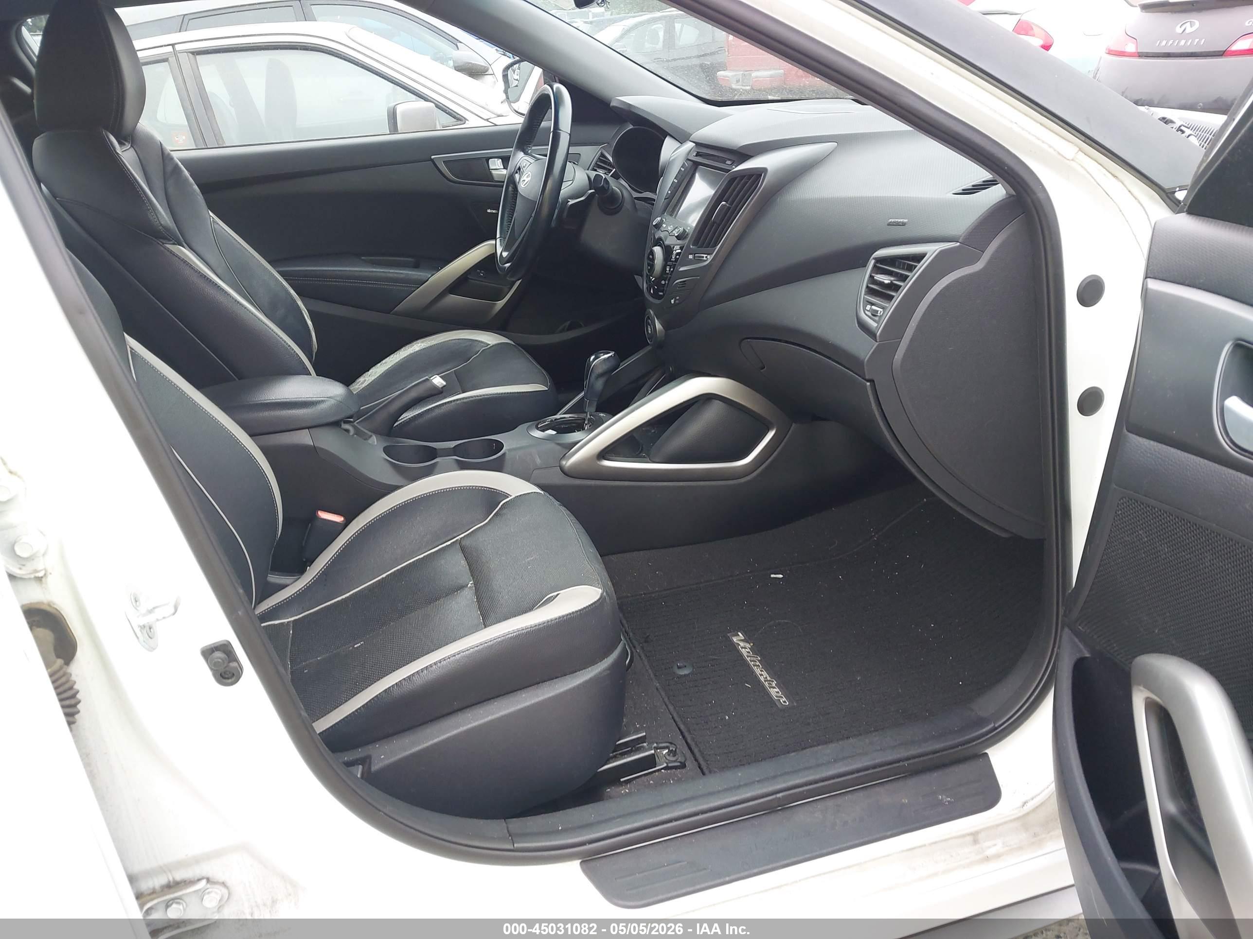 HYUNDAI VELOSTER image 5