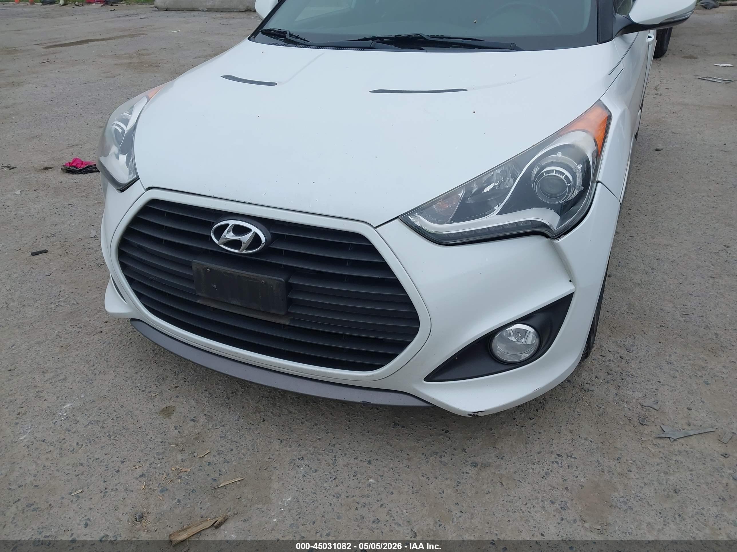 HYUNDAI VELOSTER image 6