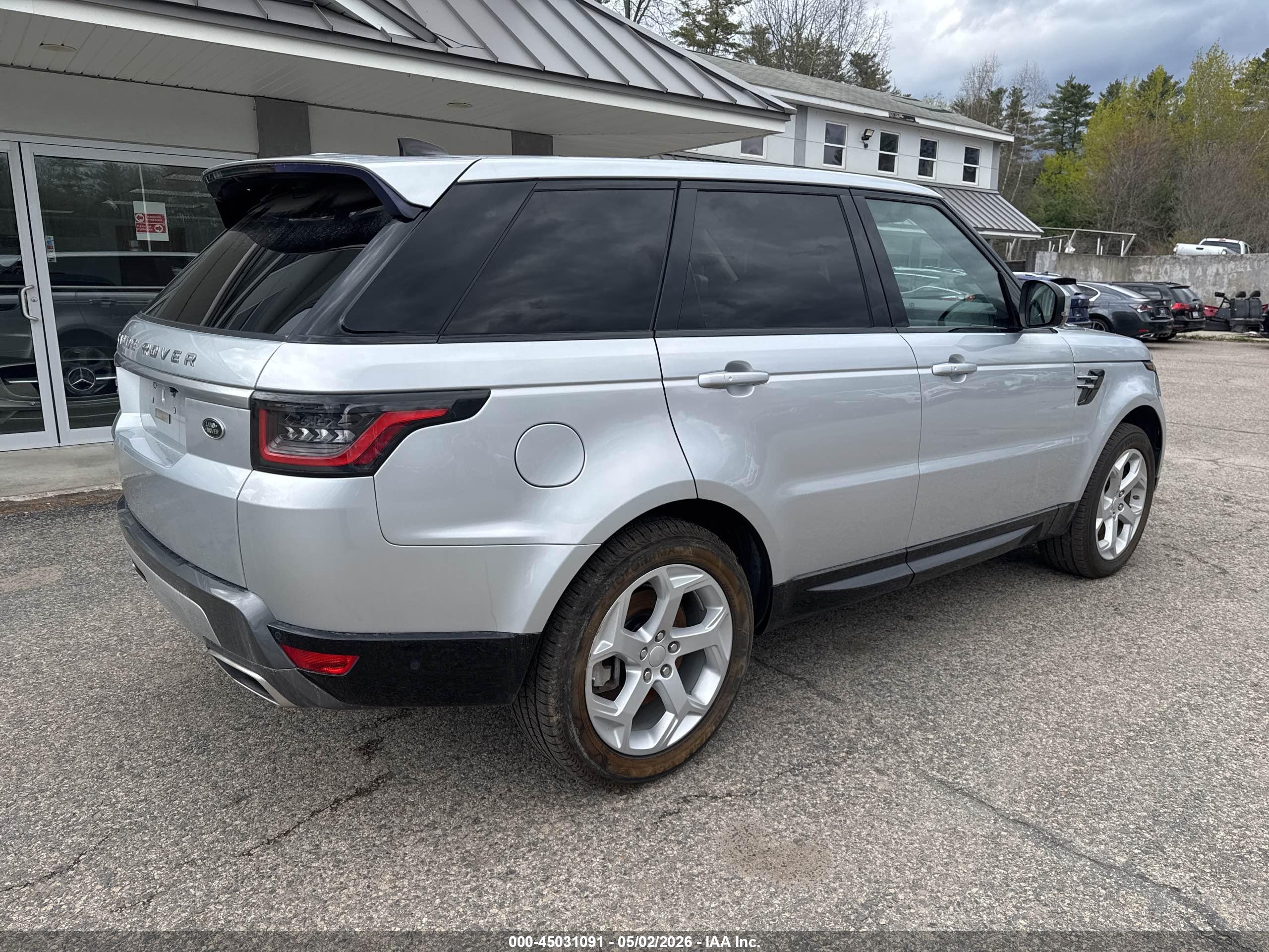 LAND ROVER image 4