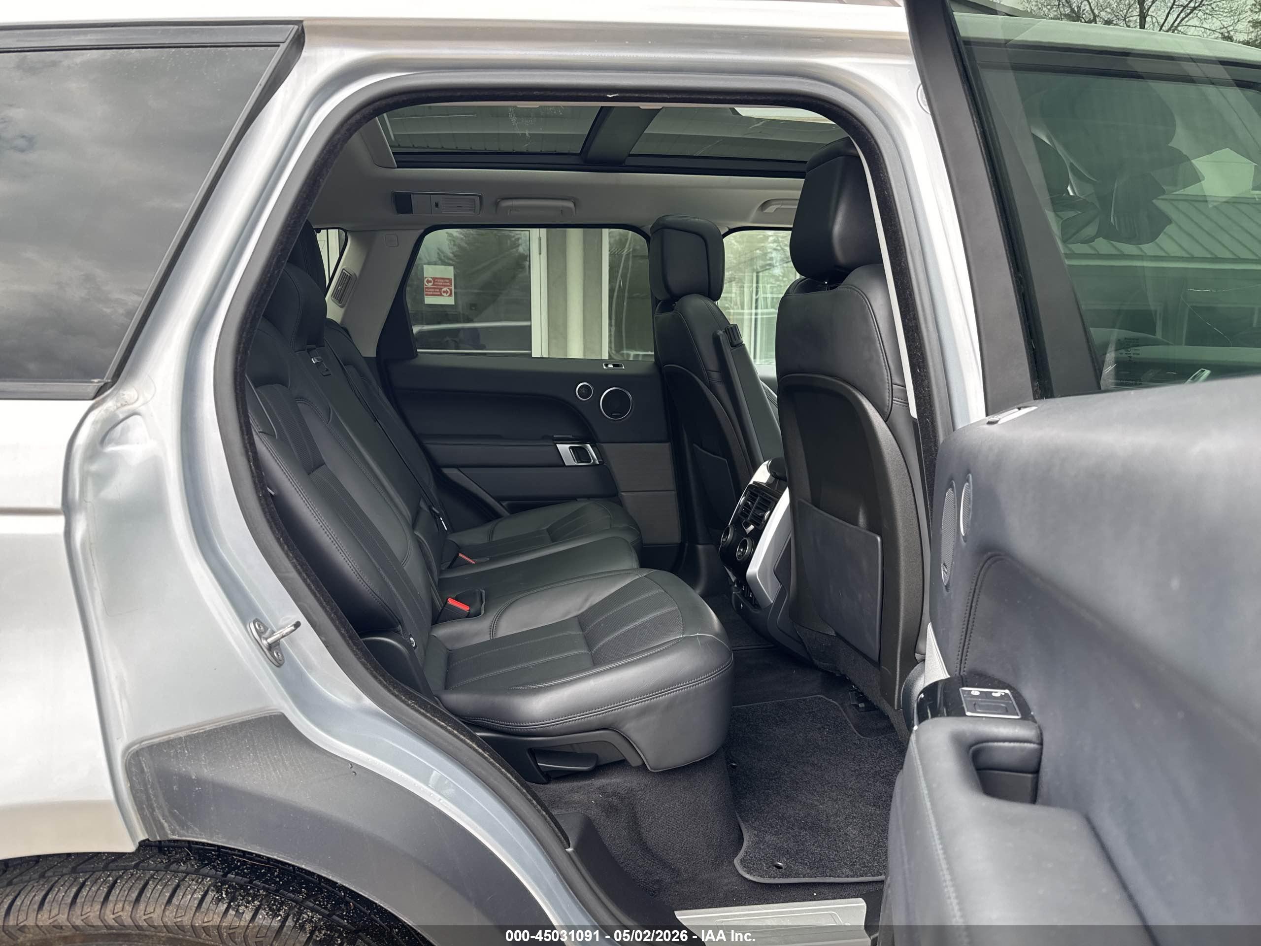LAND ROVER image 8