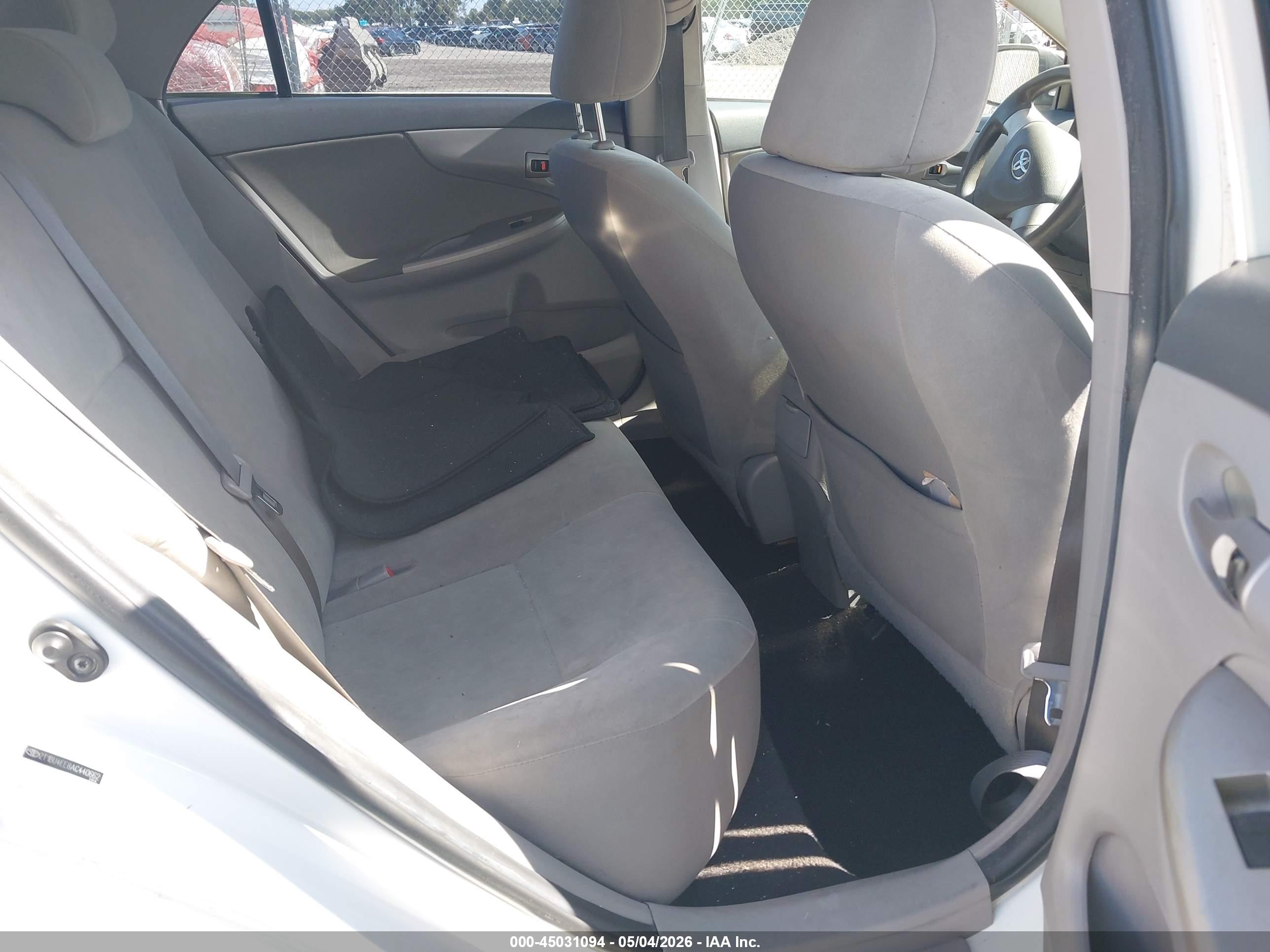 TOYOTA COROLLA image 8